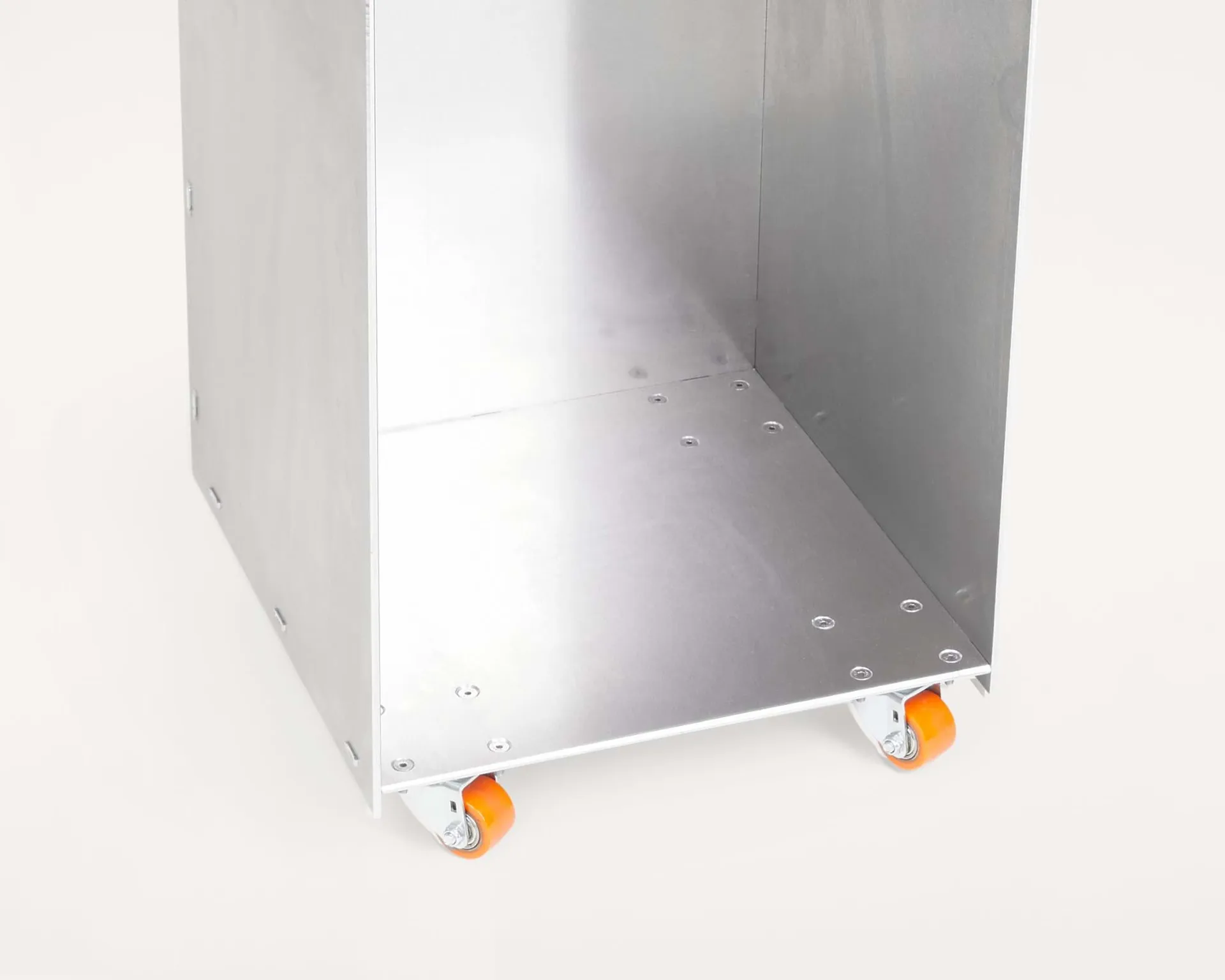 Rivet Cart mesa de apoio com rodas, Alumínio, 32,8x33,8x65 cm FRAMA