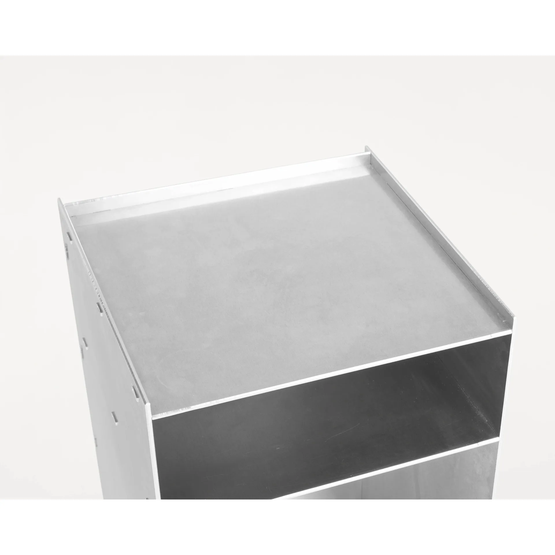Rivet Cart mesa de apoio com rodas, Alumínio, 32,8x33,8x65 cm FRAMA