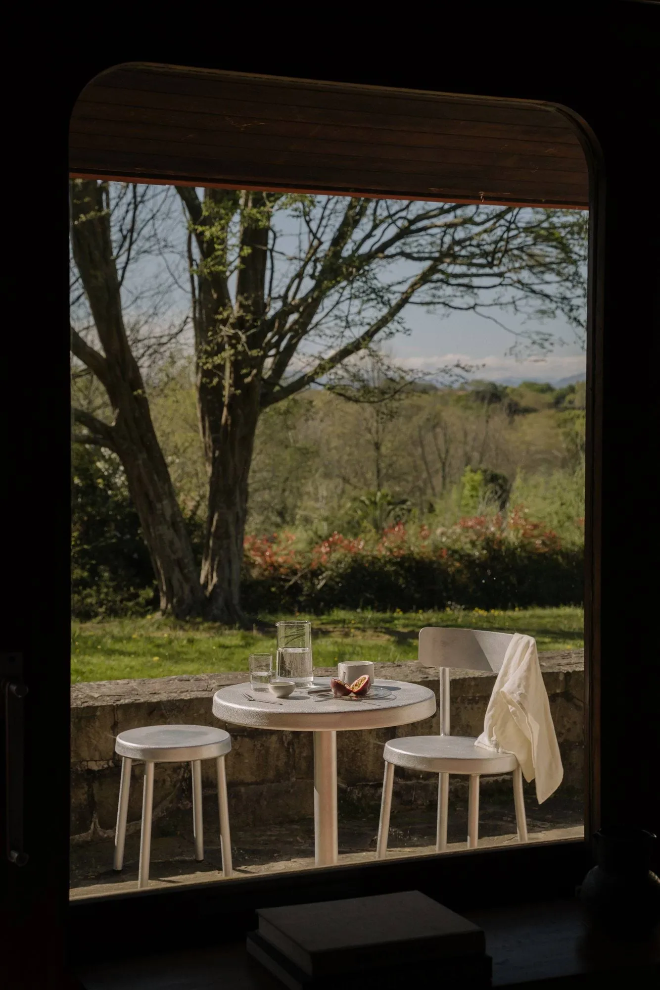 Tasca Table mesa de jantar, Aluminium, large, Ø87,5x75,5 cm FRAMA