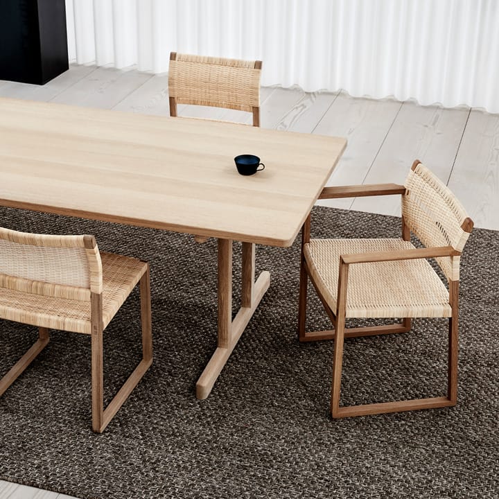 BM62 cadeira com braços, Cesto de vime oleado em carvalho Fredericia Furniture