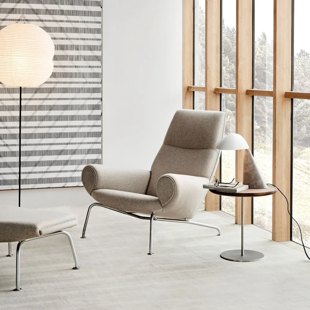 Fellow candeeiro de mesa, Branco-escuro atlantico limestone Fredericia Furniture