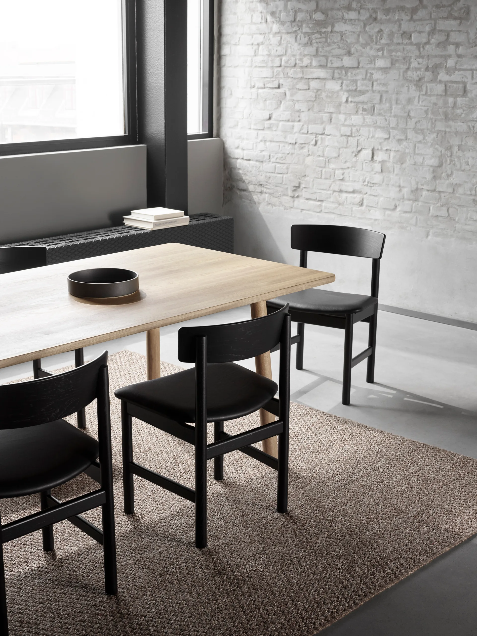 J39 cadeira, Buch-louro envernizado-preto couro Omni 301 preto Fredericia Furniture