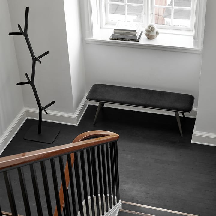 Nara cabide, Faia tingida de preto-aço pintado de preto Fredericia Furniture