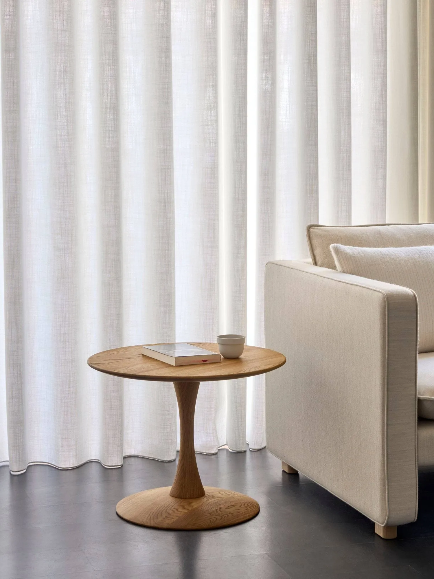 ND110 Trisse mesa de apoio, Carvalho oleado, Ø55x42 cm Fredericia Furniture