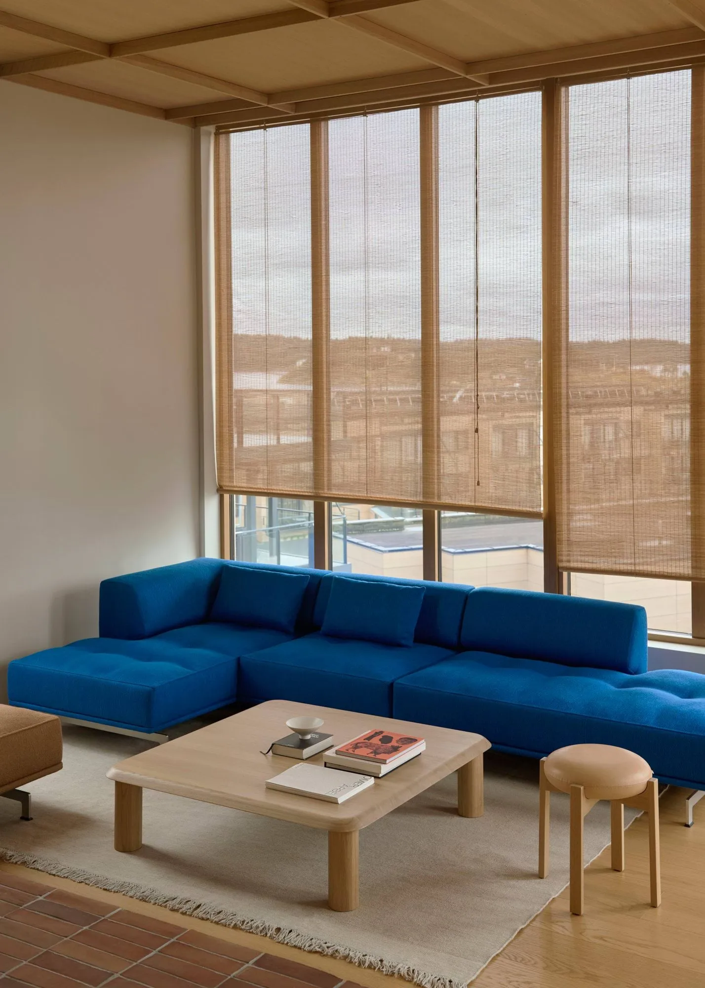 Pioneer banco redondo baixo, Couro Vegeta carvalho lacado 90, Ø41x46 cm Fredericia Furniture