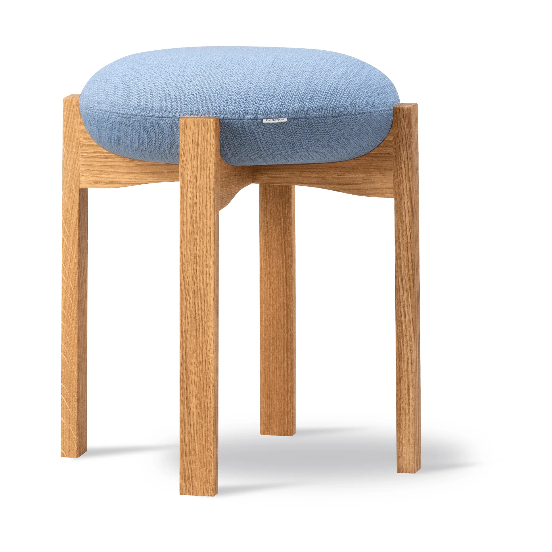 Pioneer banco redondo baixo, Odino PV82 light blue-carvalho lacado, Ø41x46 cm Fredericia Furniture