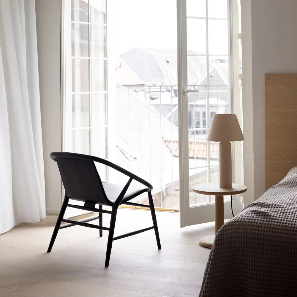 Pon mesa de apoio, Carvalho lacado preto, Ø35 cm Fredericia Furniture