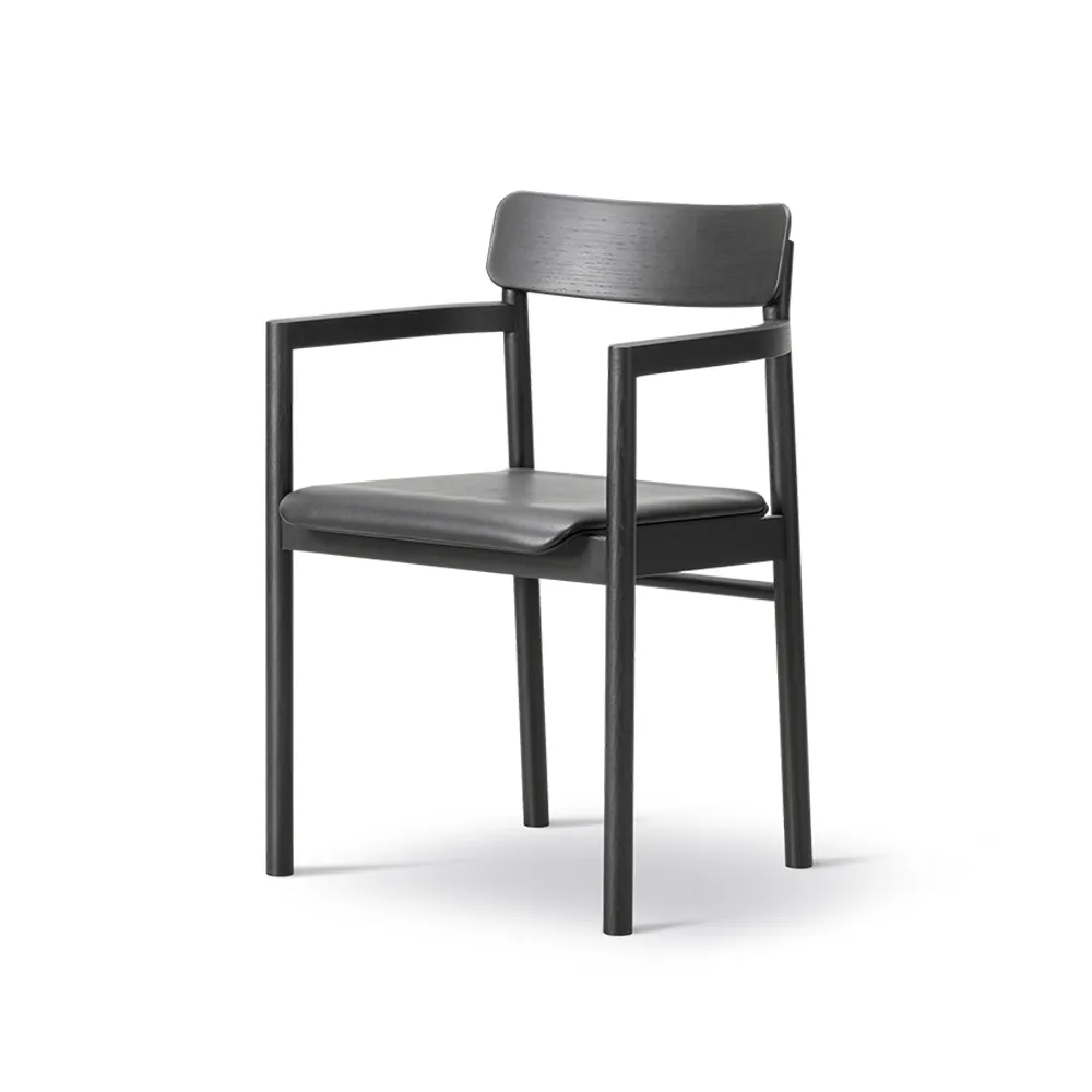 Post 3445 cadeira com braços, Carvalho lacado preto Fredericia Furniture