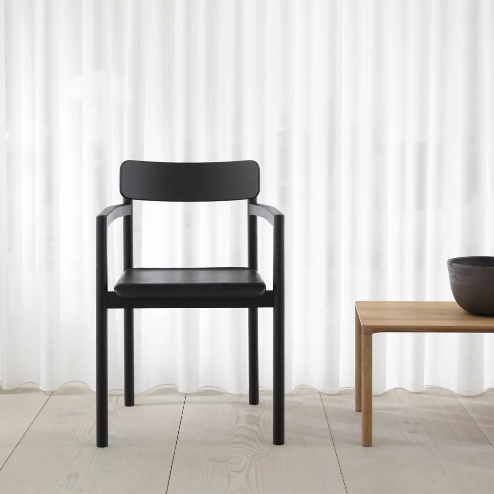 Post 3445 cadeira com braços, Carvalho lacado Fredericia Furniture