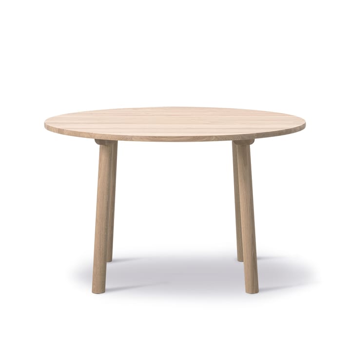 Taro 6121 mesa de jantar - Carvalho envernizado com cera, ø120 cm - Fredericia Furniture