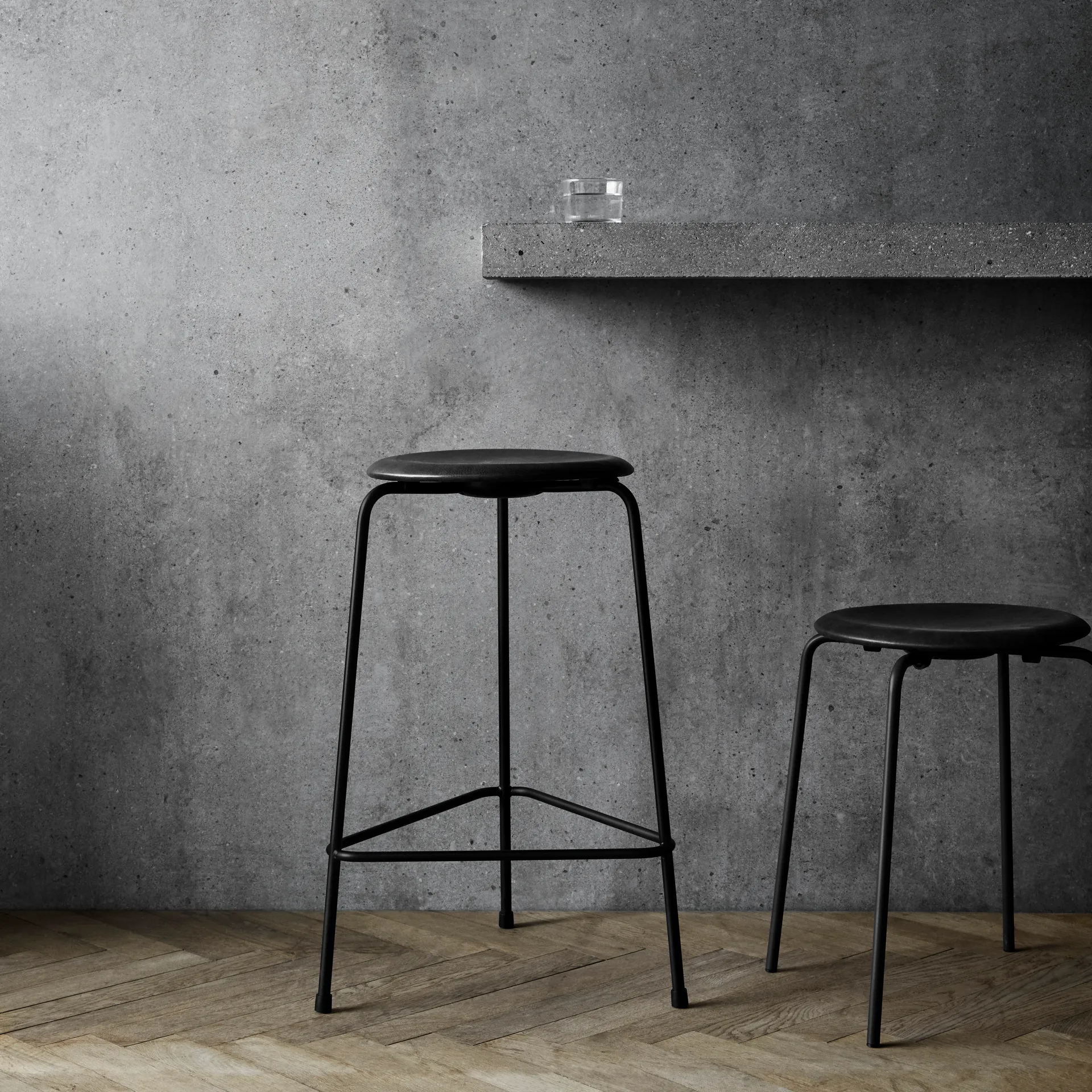 Banco de couro High Dot, Cowboy black Fritz Hansen
