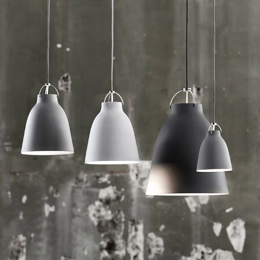Candeeiro Caravaggio 1, Preto-cabo têxtil preto Fritz Hansen