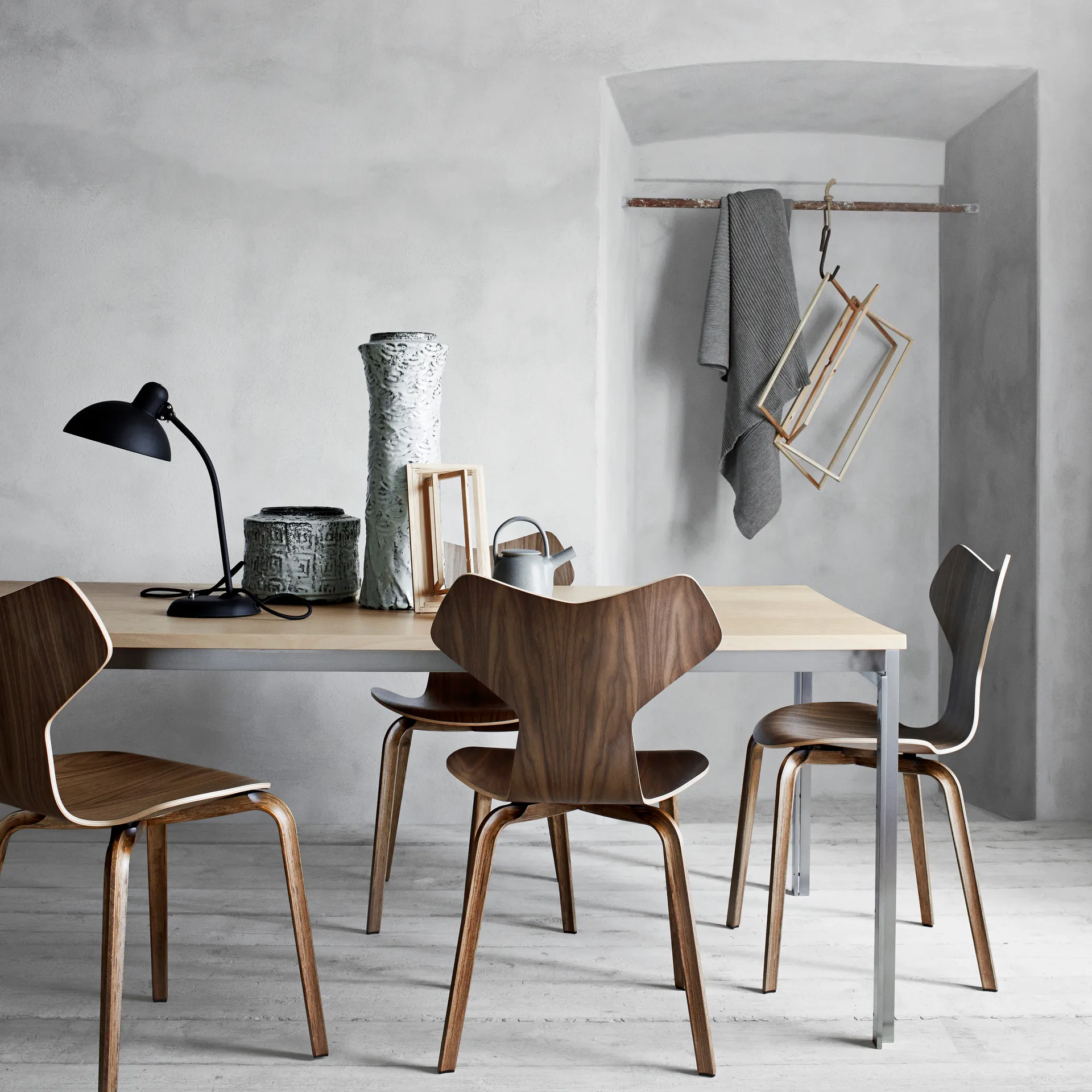 Candeeiro de mesa Kaiser Idell 6556-T, Preto mate Fritz Hansen