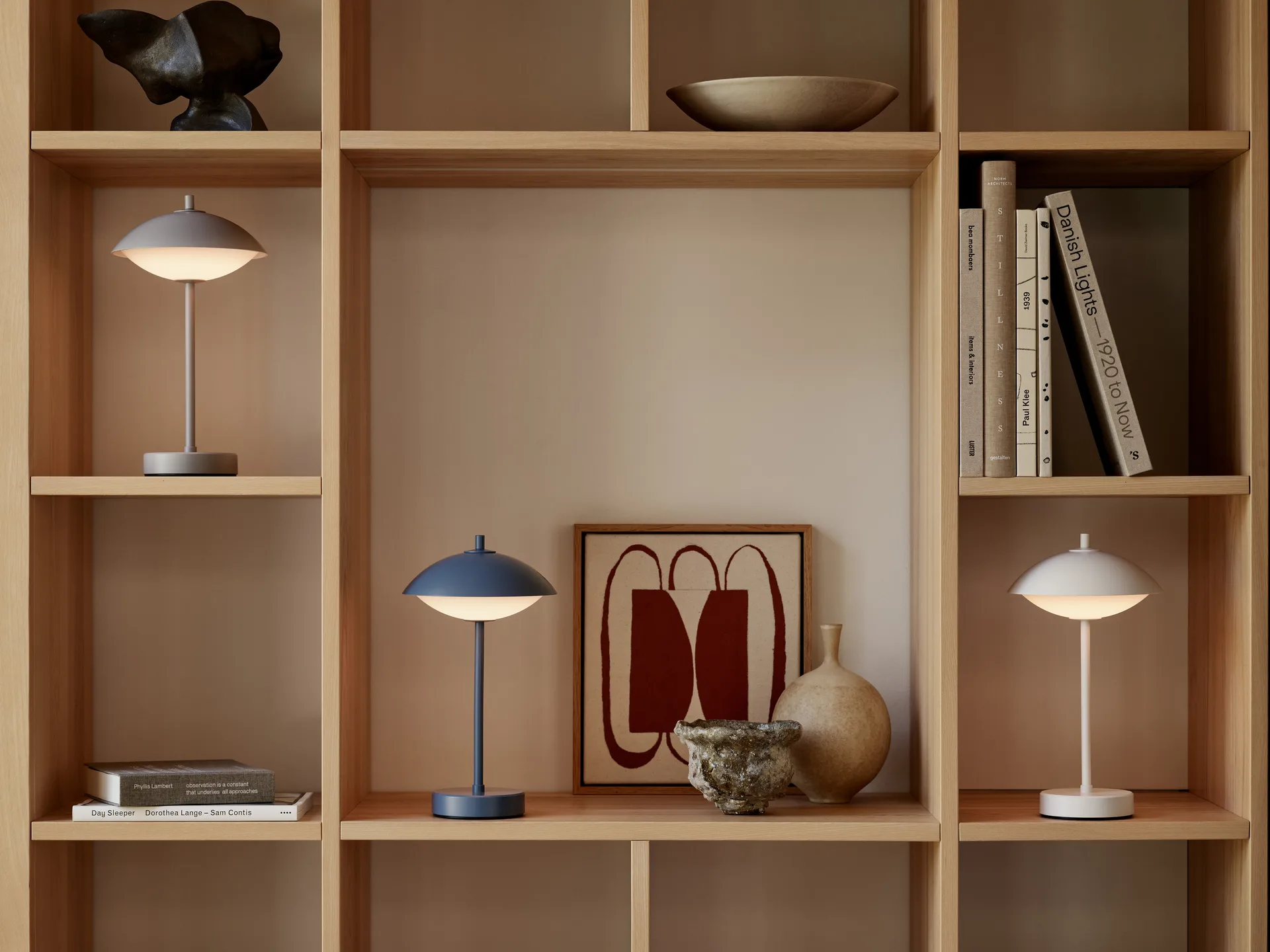 Candeeiro de mesa portátil Clam 31 cm, White Fritz Hansen