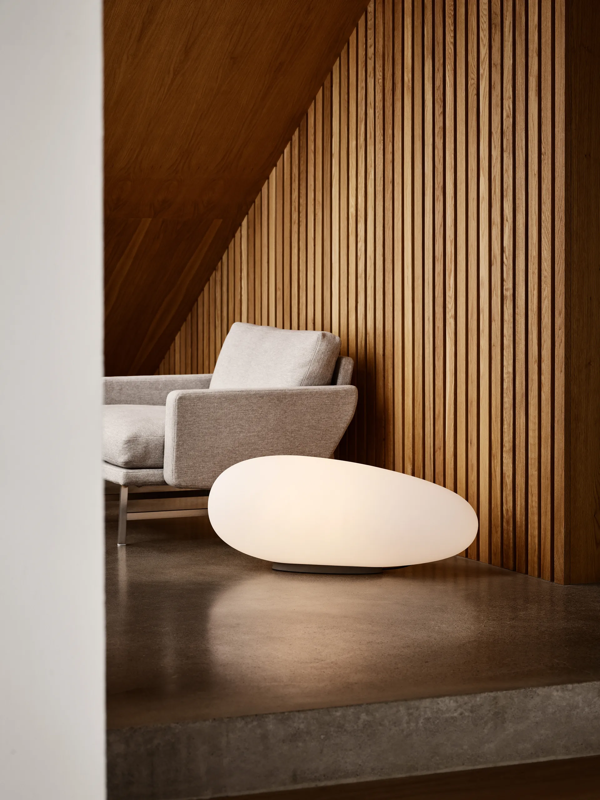 Candeeiro de pé Avion, Branco opala Fritz Hansen