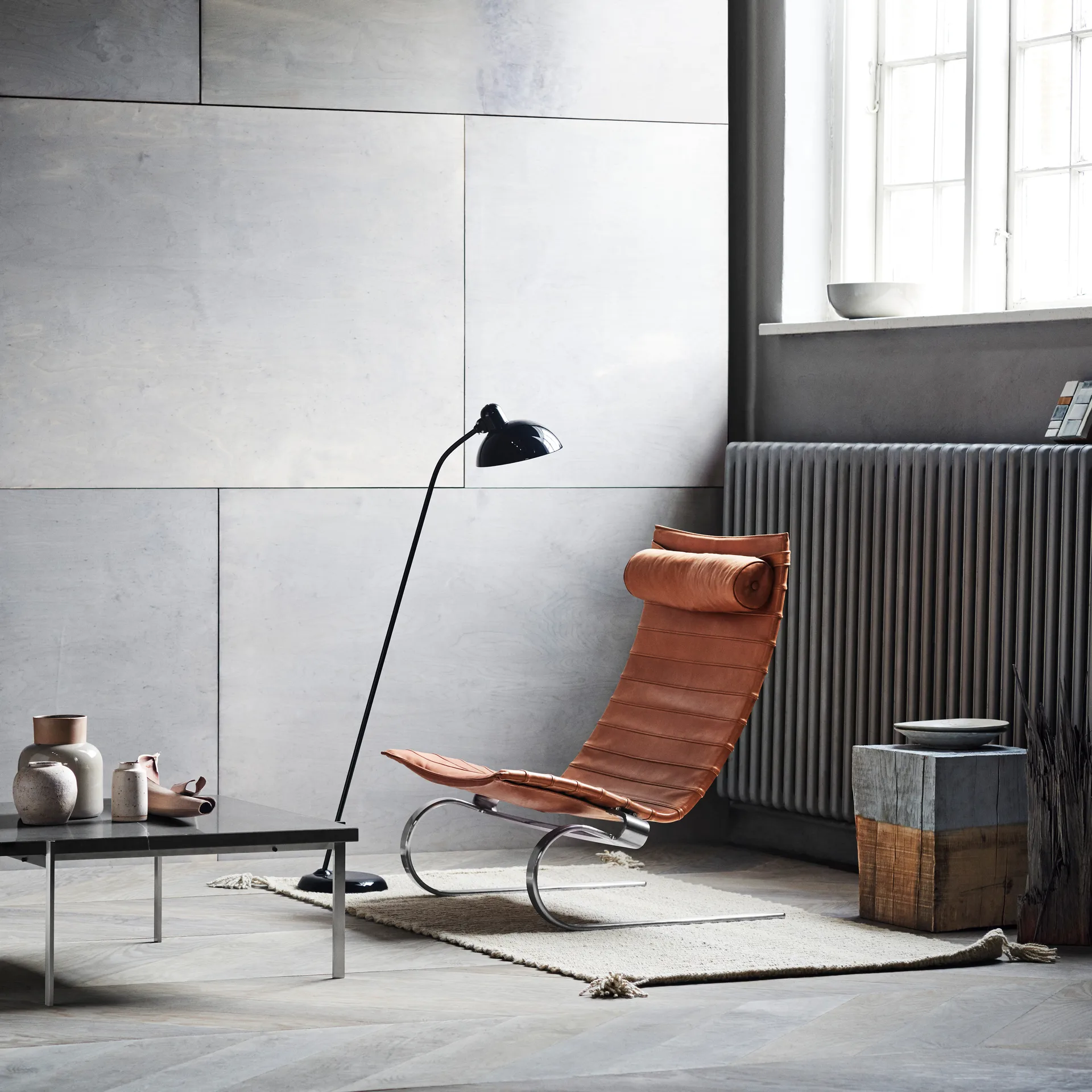 Candeeiro de pé Kaiser Idell 6556-F Luxus, Preto Fritz Hansen