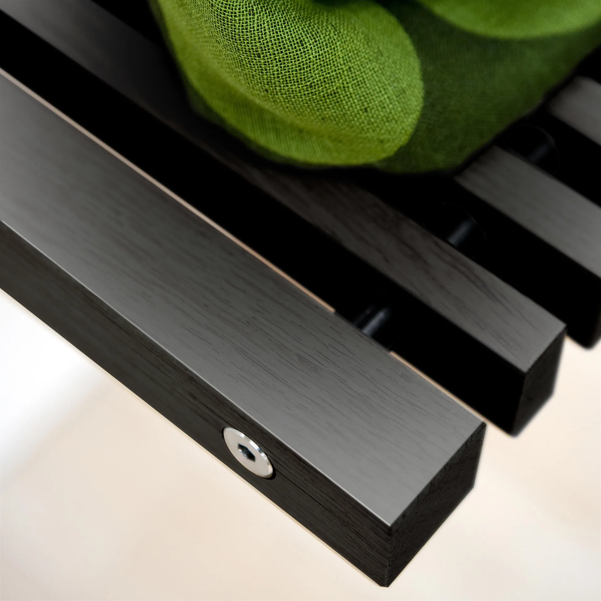 Cutter cadeira de parede, Carvalho lacado a preto Fritz Hansen