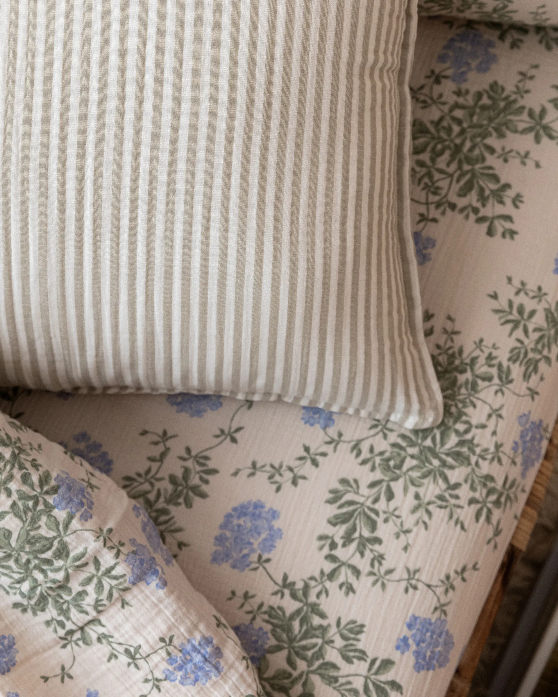 Plumbago Muslin lençol com elástico, 180x200x30 cm Garbo&Friends