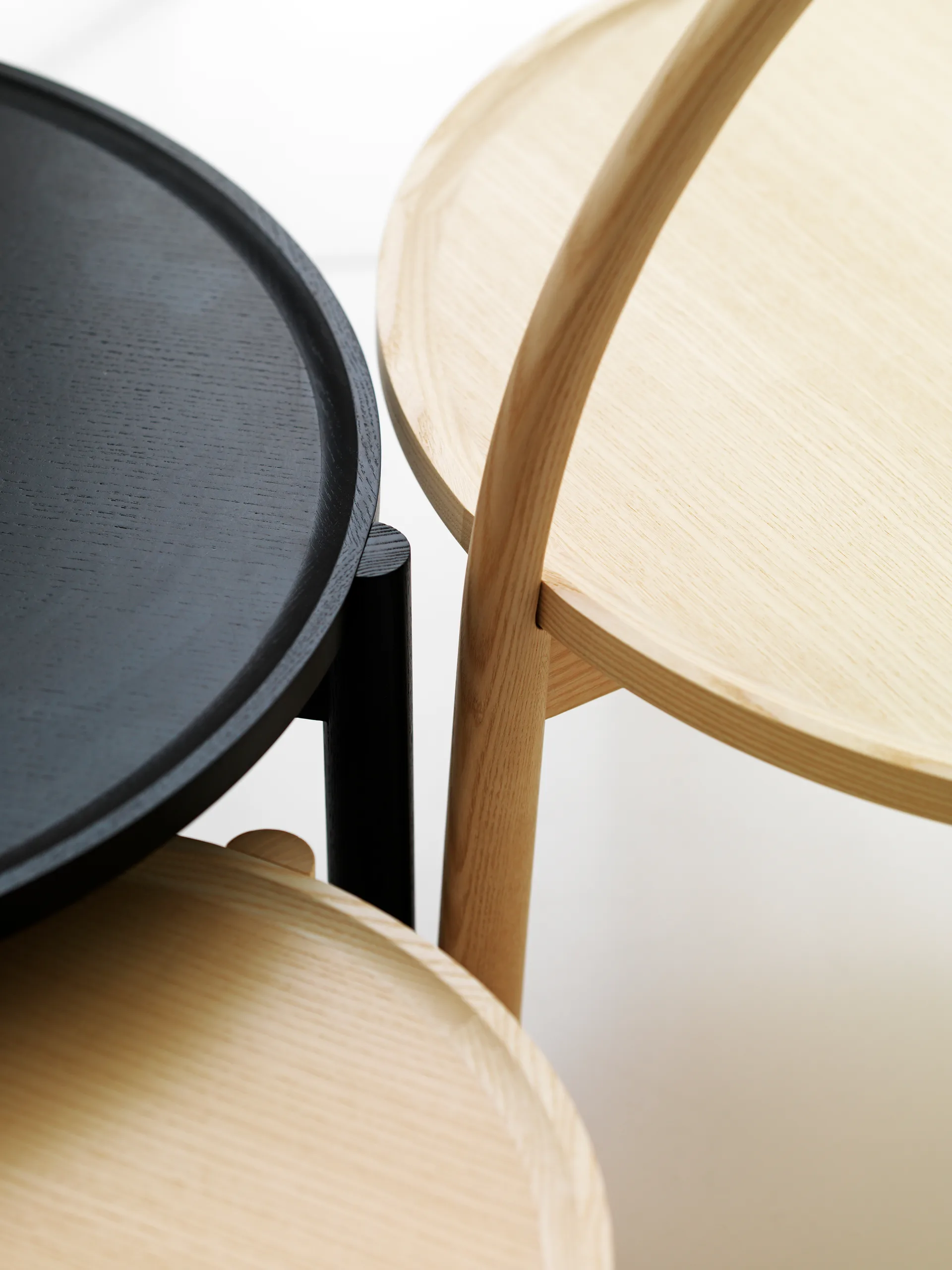 Mesa de centro Elna, freixo-branco-Ø60 cm m. alça Gärsnäs