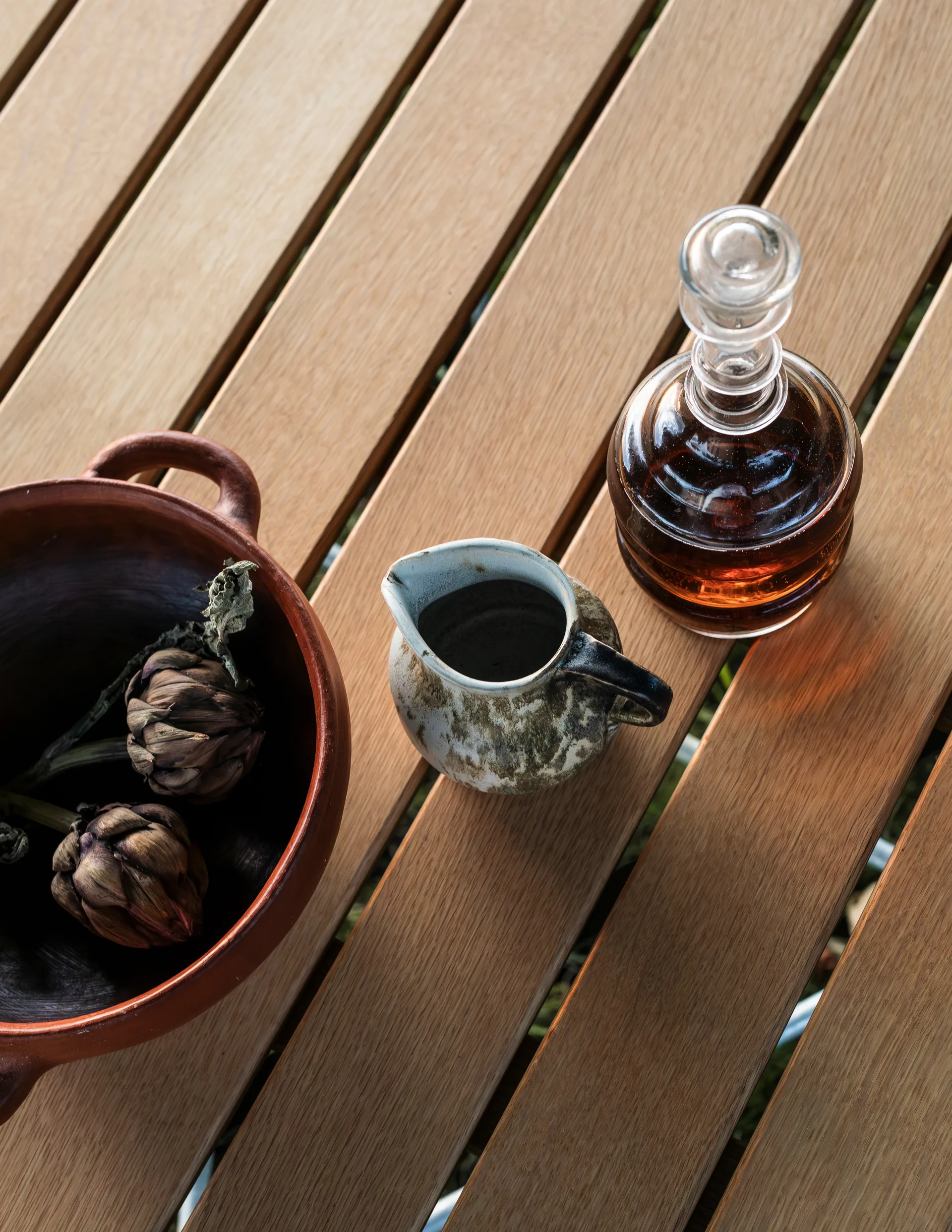 Mesa Pia Ø70 cm, Estrutura de aço branco lacado - carvalho oleado Gärsnäs