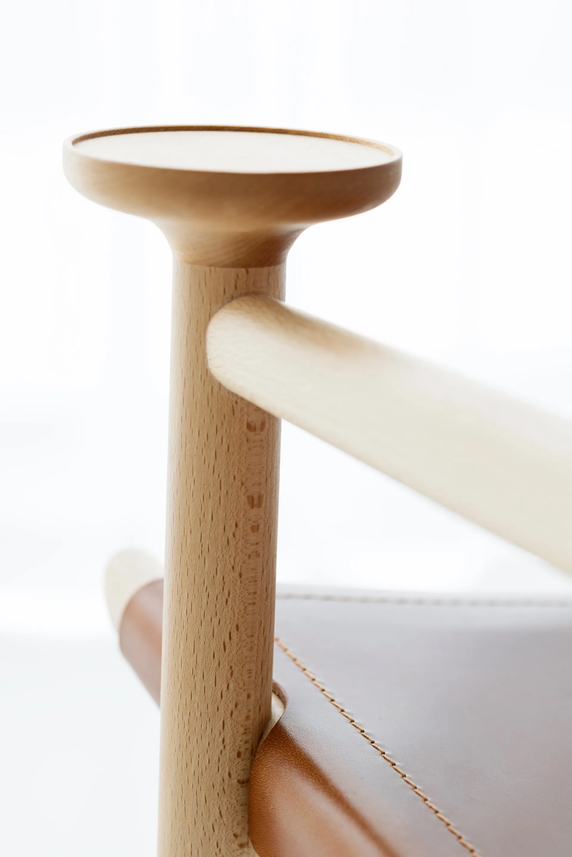 Poltrona Hedwig, Faia-branco-couro Tärnsjö conhaque Gärsnäs