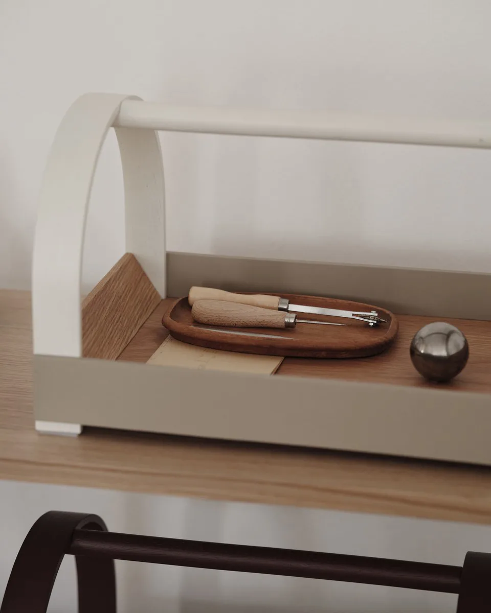 Kydo tabuleiro com pega 40,5x27x23,5 cm, Carvalho-branco bege Gejst