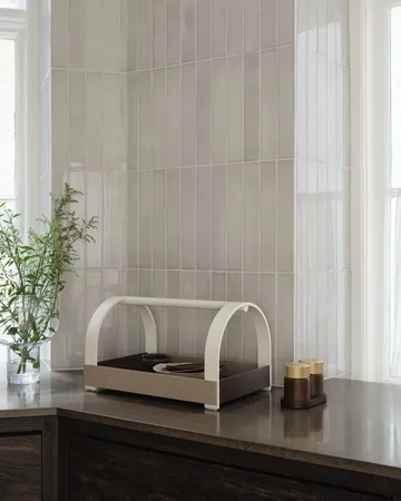 Kydo tabuleiro com pega 40,5x27x23,5 cm - Carvalho escuro-branco bege - Gejst