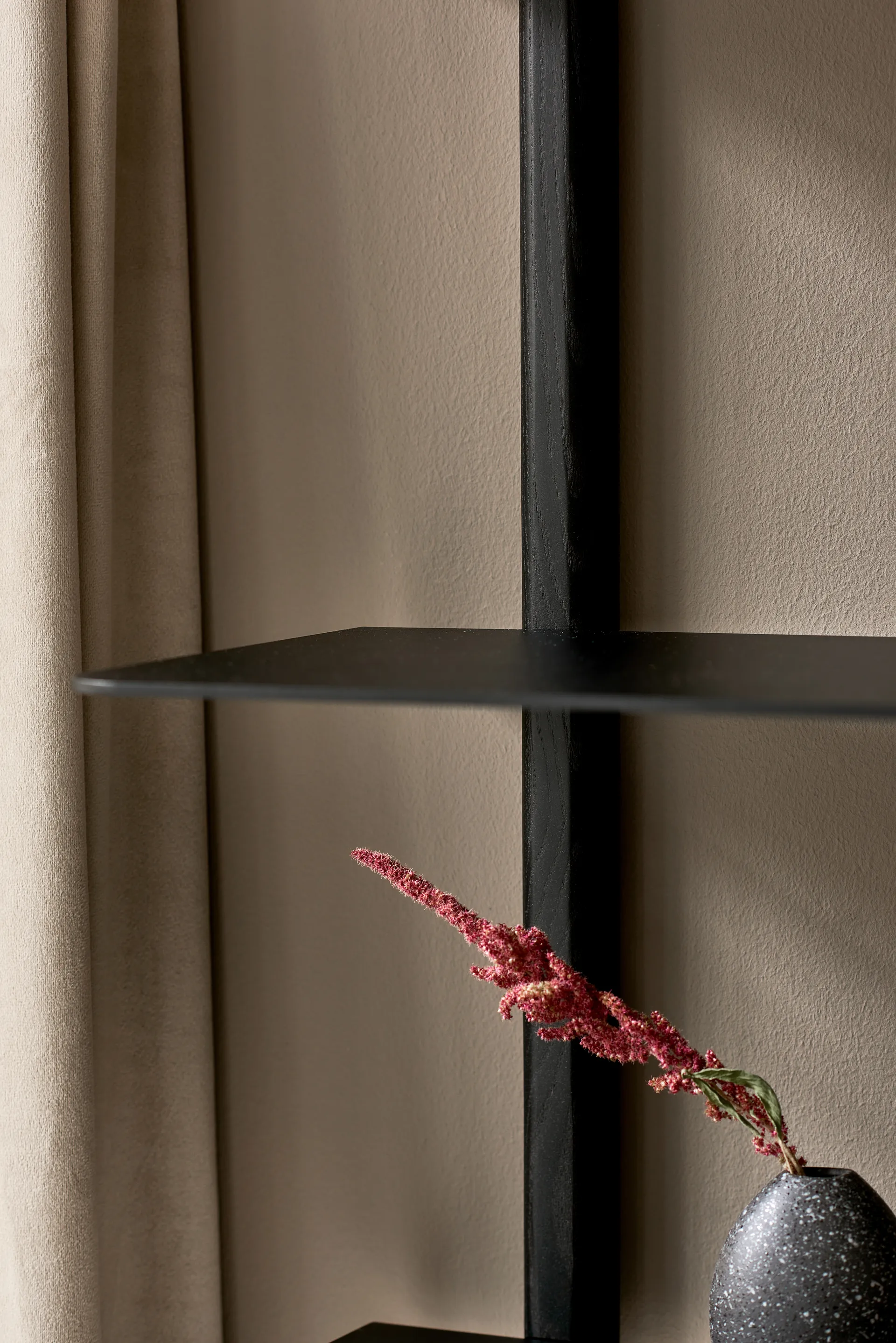 Prateleira grande Nivo A , Freixo manchada preta Gejst