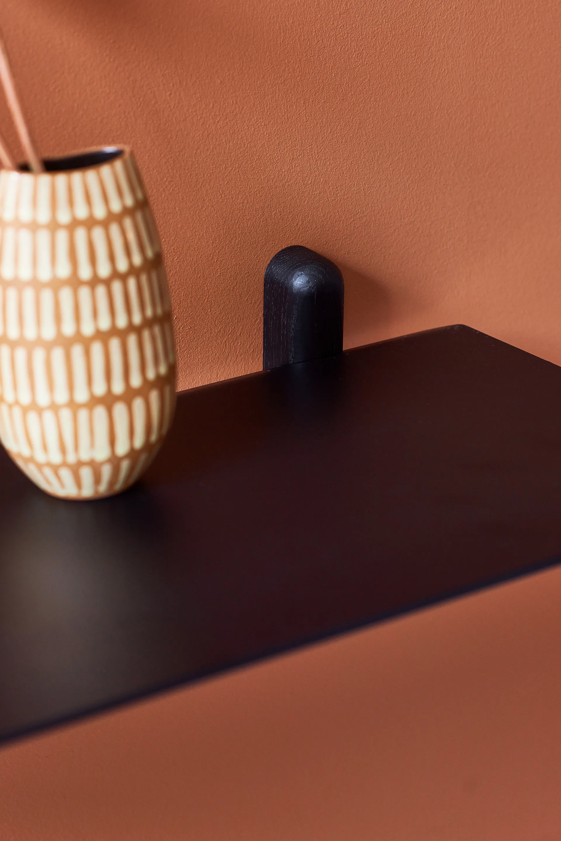 Prateleira grande Nivo G , Freixo manchada preta Gejst