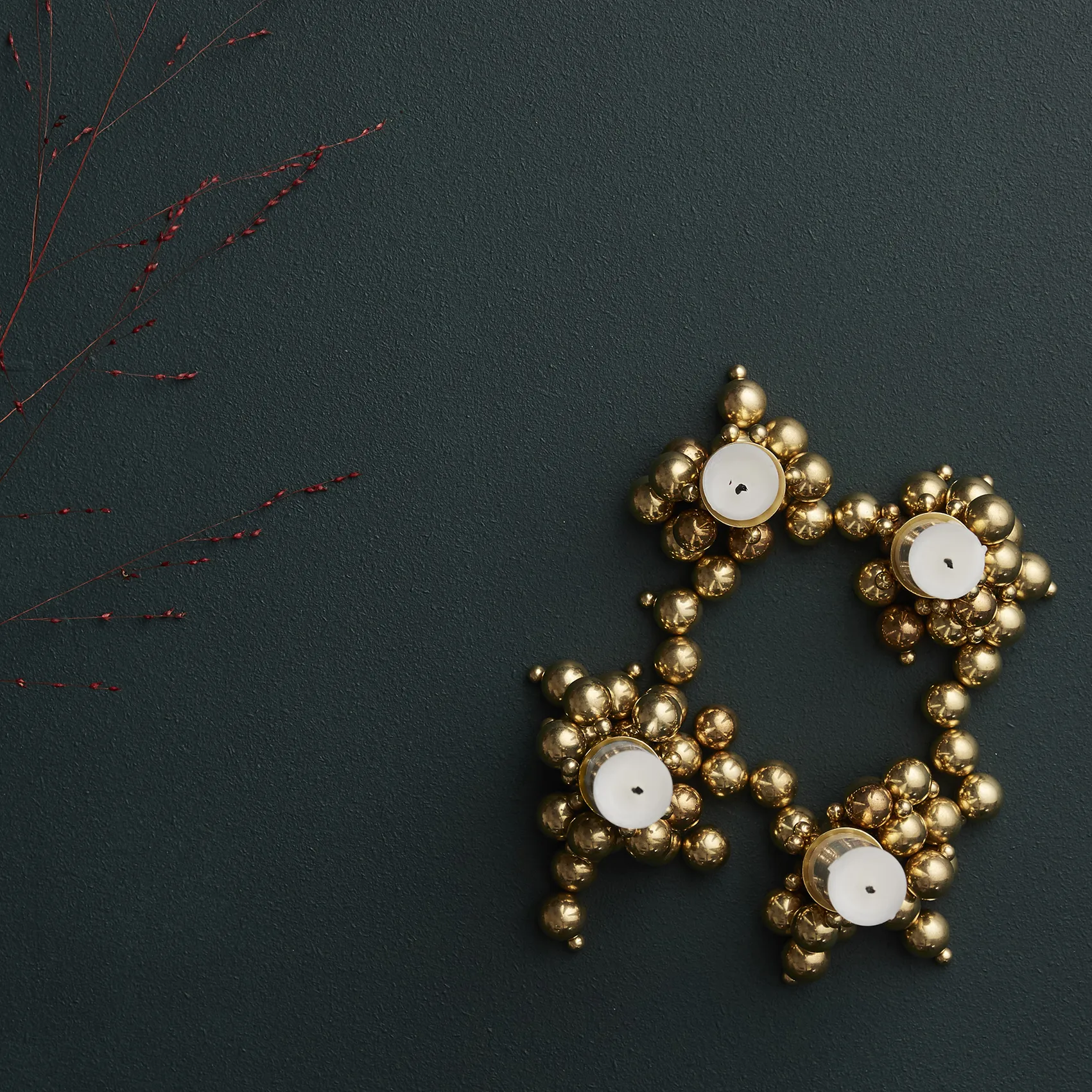 Suporte de velas Molekyl 4, latão Gejst