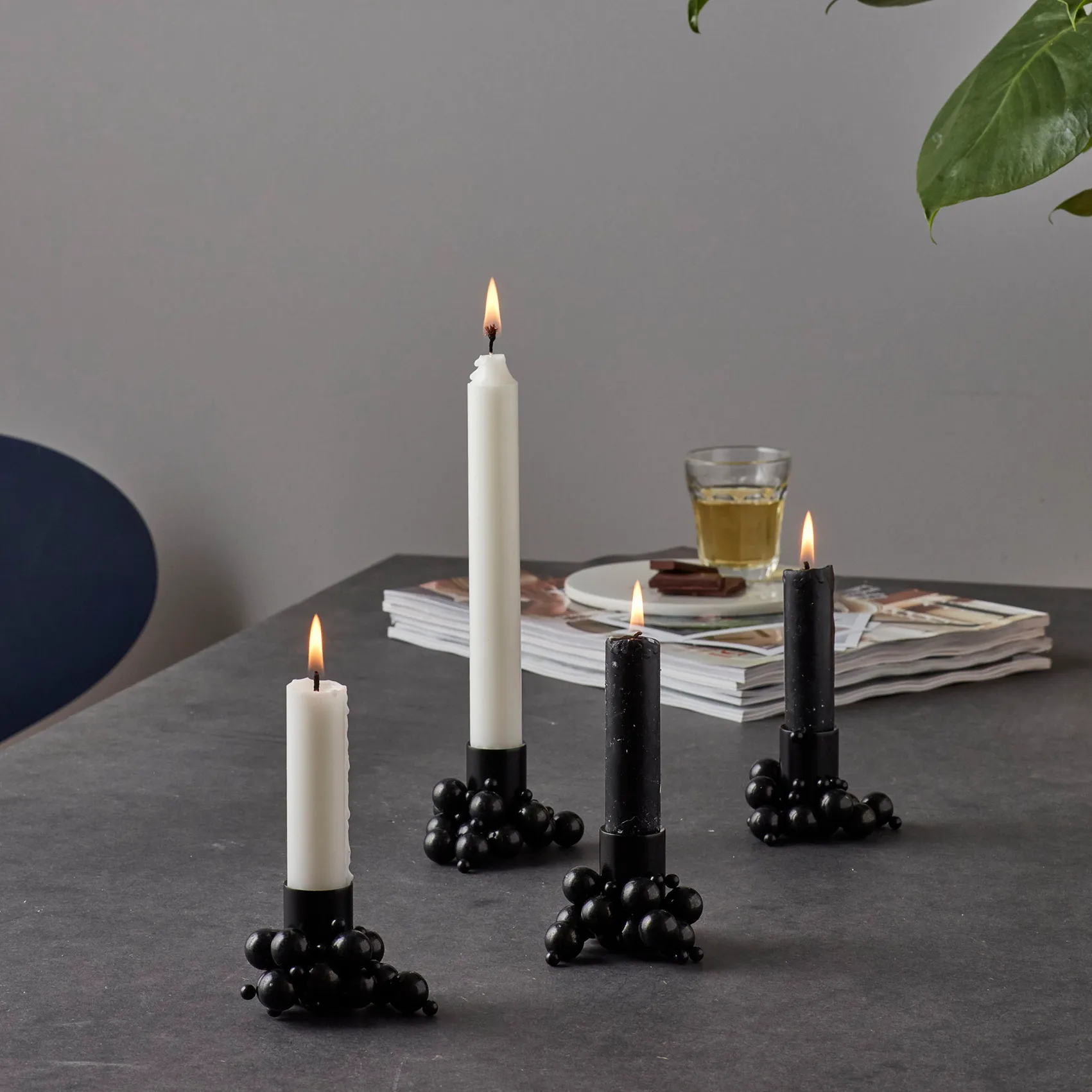 Suporte de velas Molekyl 4, preto Gejst