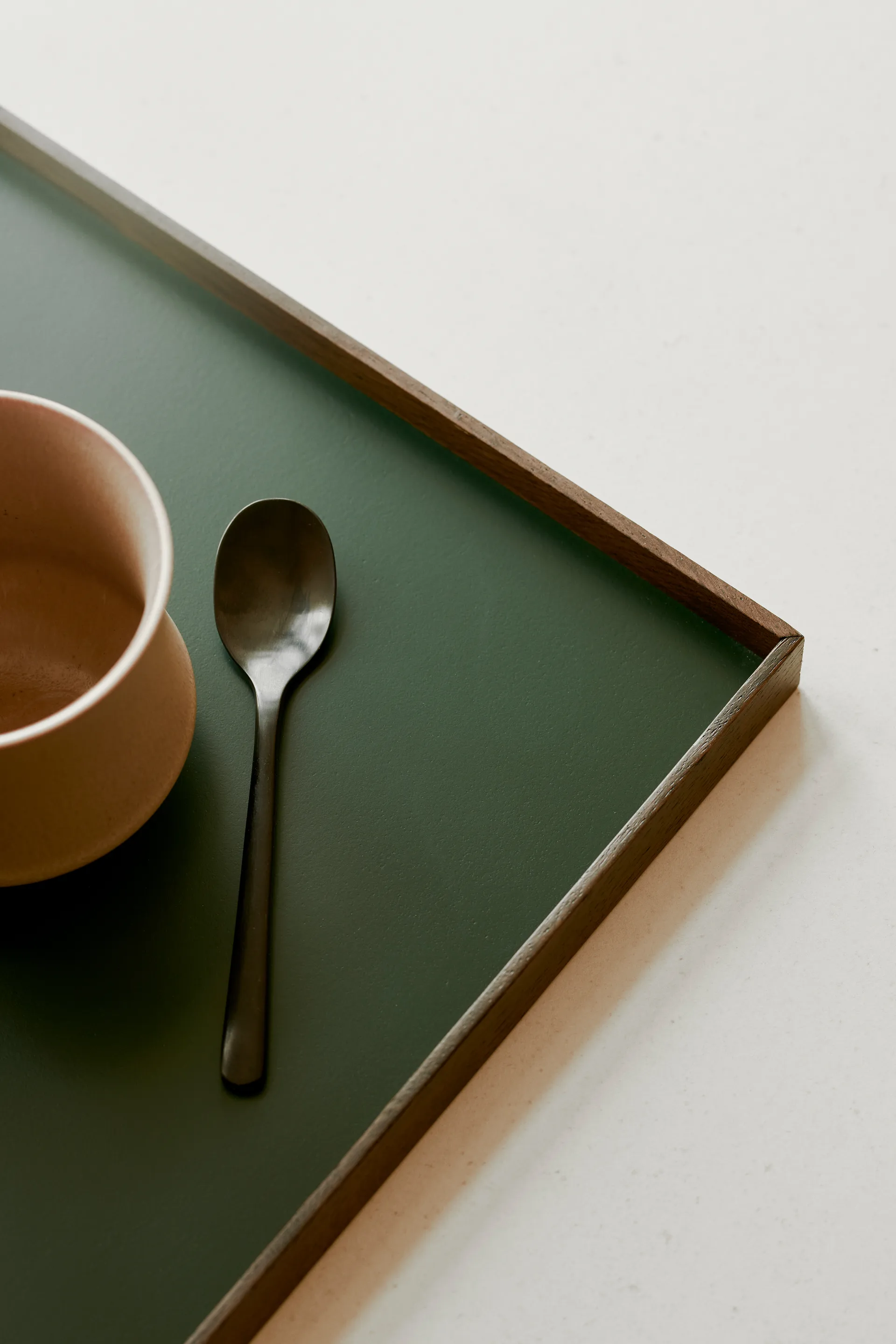 Tabuleiro Frame grande 35,5x50,6 cm, Carvalho fumado-Verde  Gejst