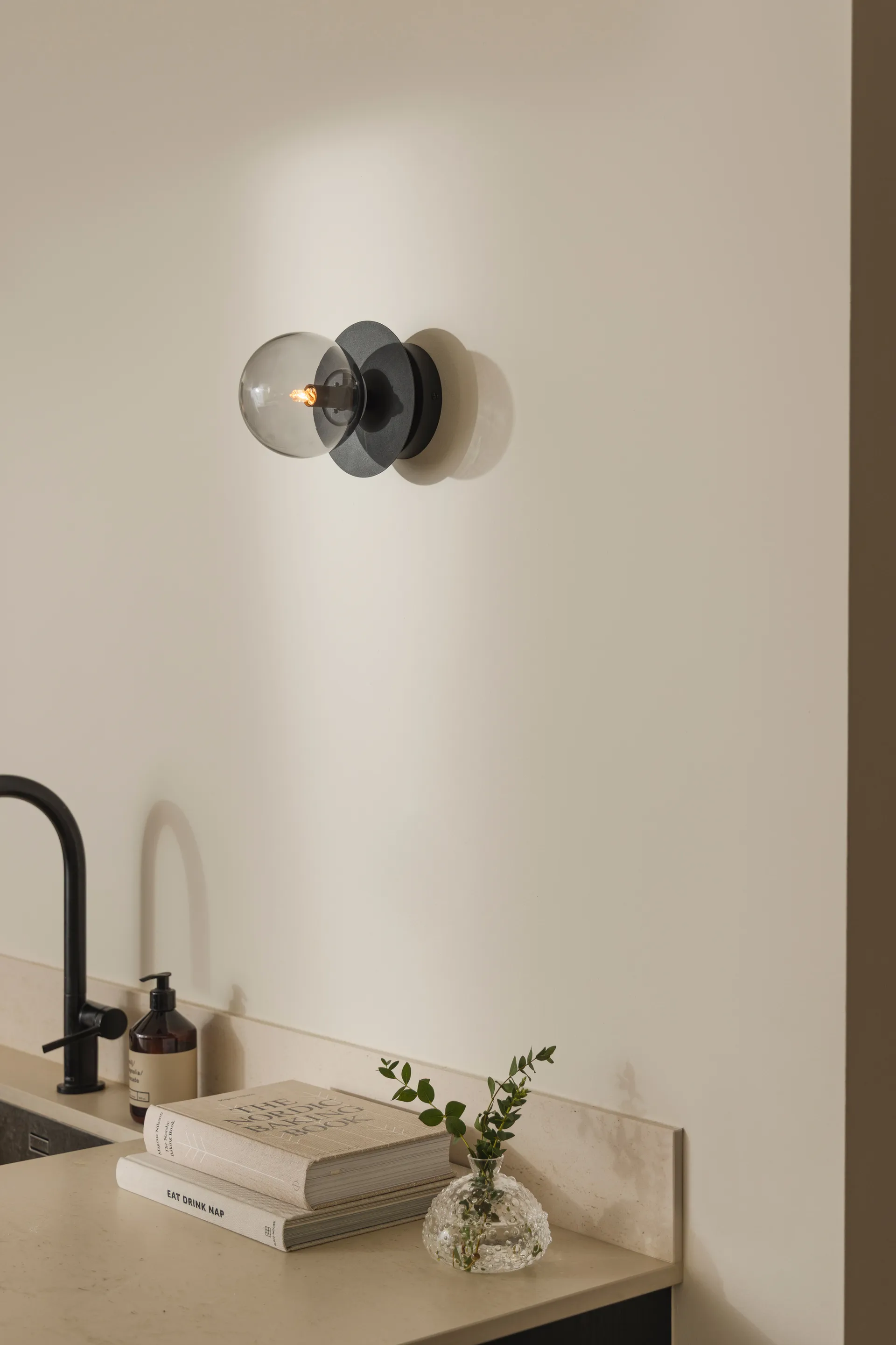 Art Deco plafon, Preto-fumaça Globen Lighting