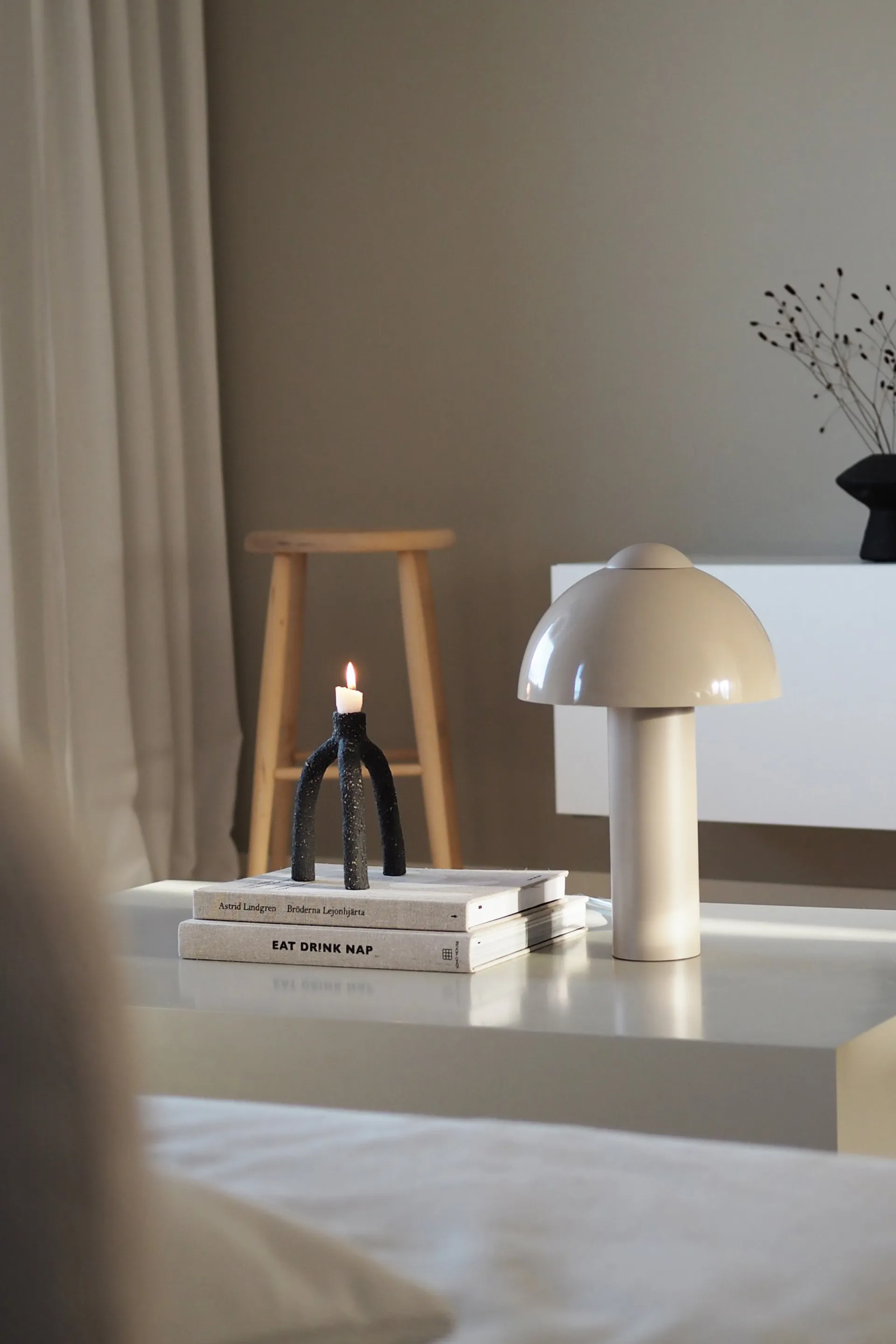 Buddy 23 candeeiro de mesa 36 cm, Sand Globen Lighting