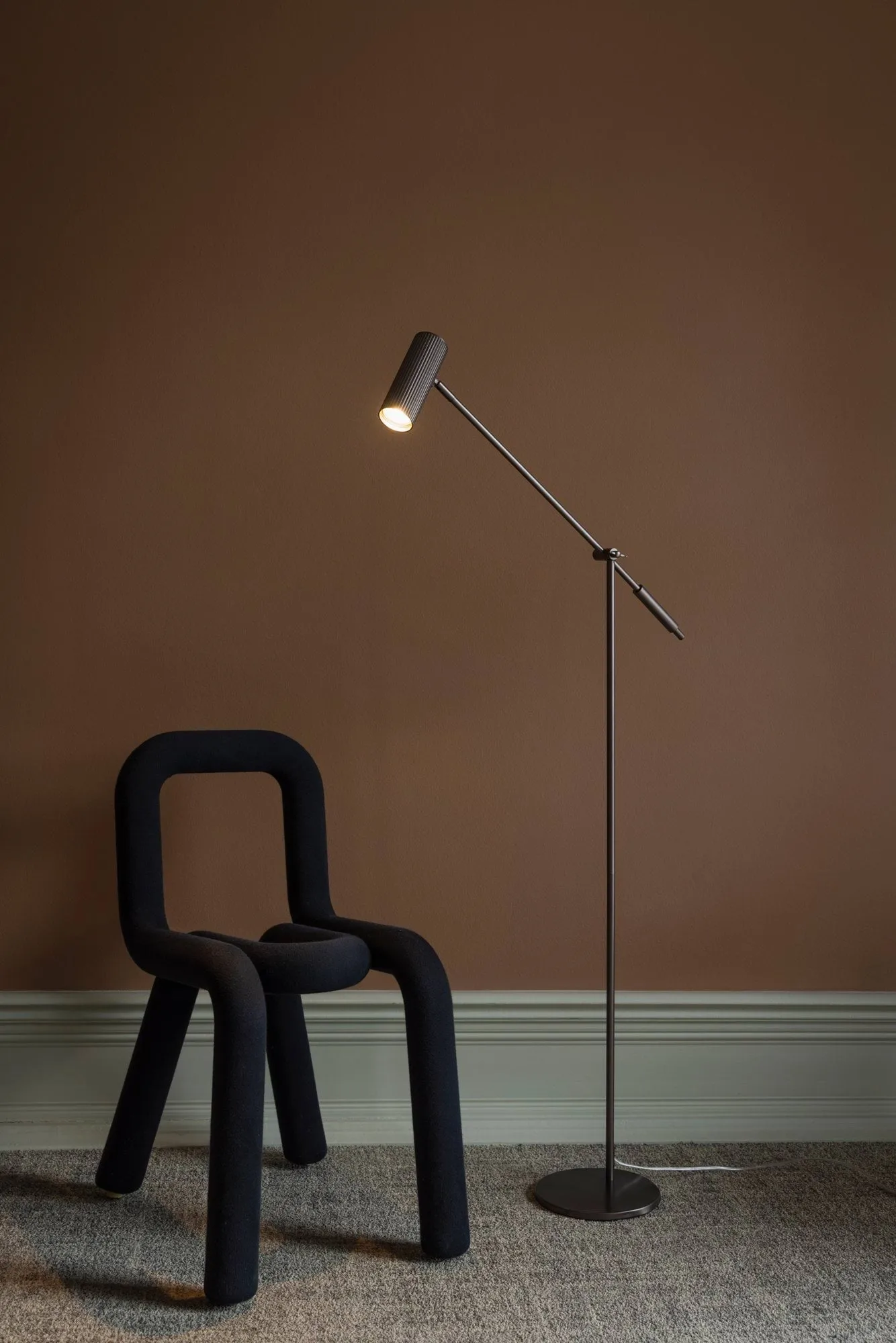 Candeeiro de chão Hubble Read, bronze Globen Lighting