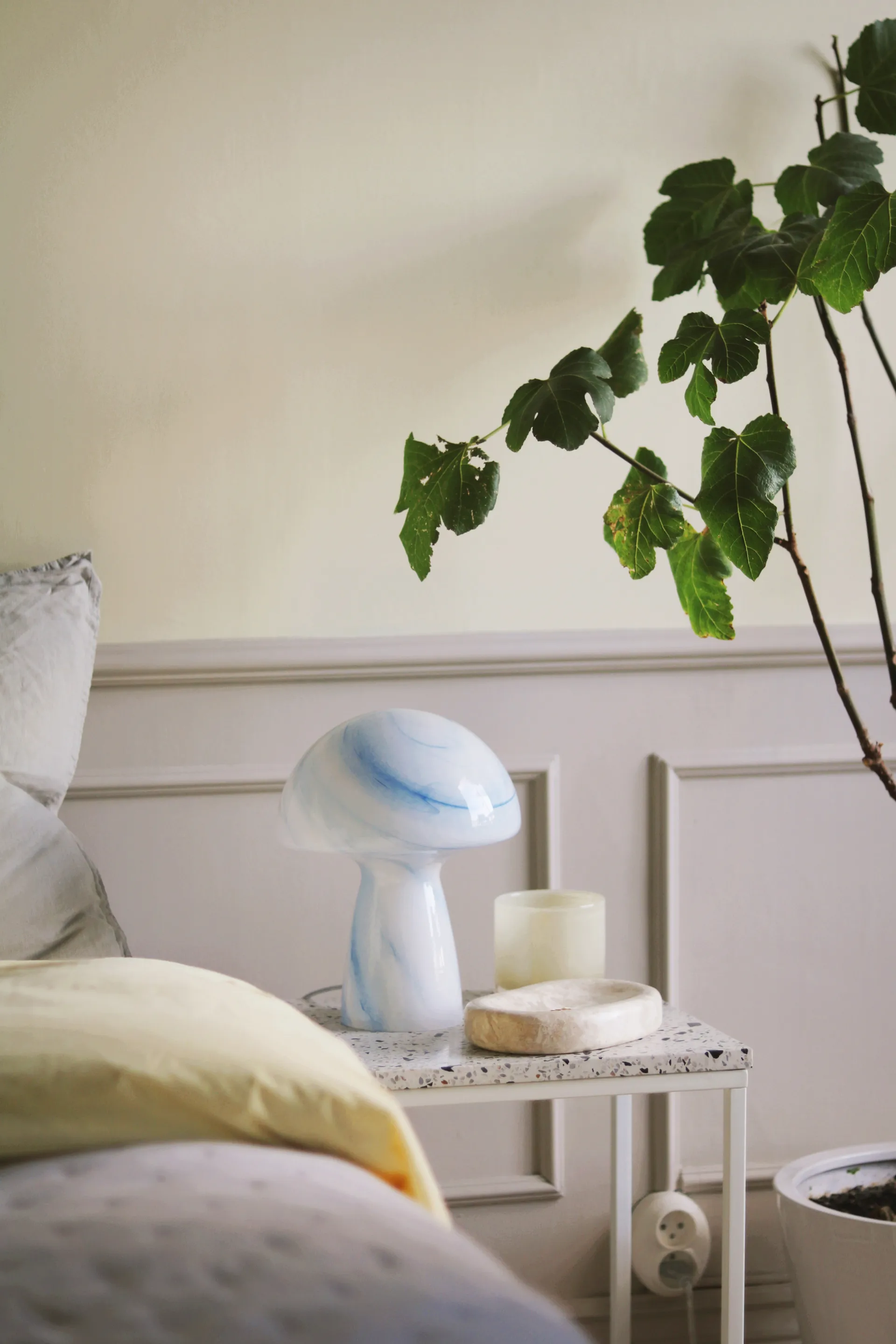 Candeeiro de mesa Fungo Swirl 22, Azul Globen Lighting