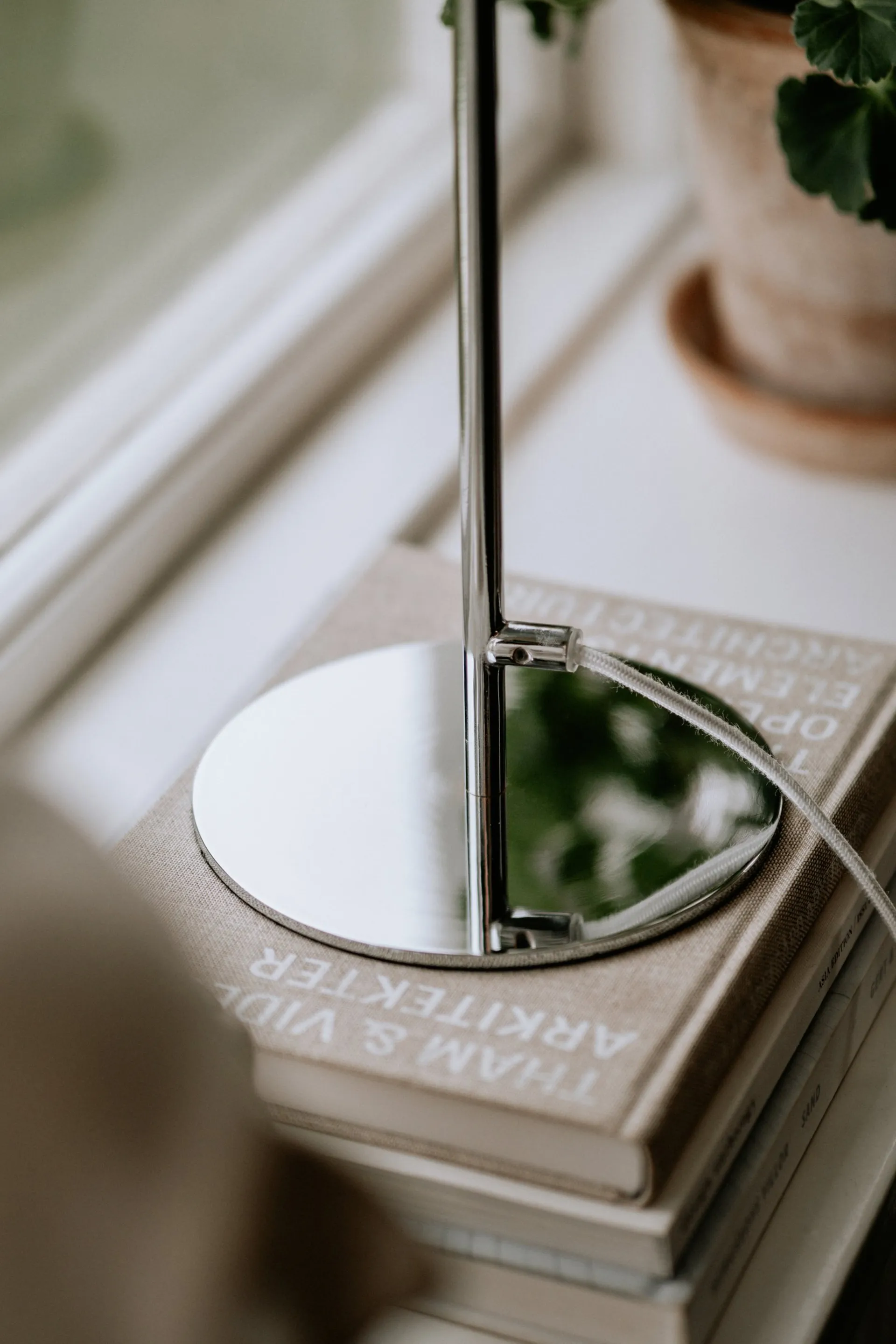 Candeeiro de mesa Icon, Cromo Globen Lighting