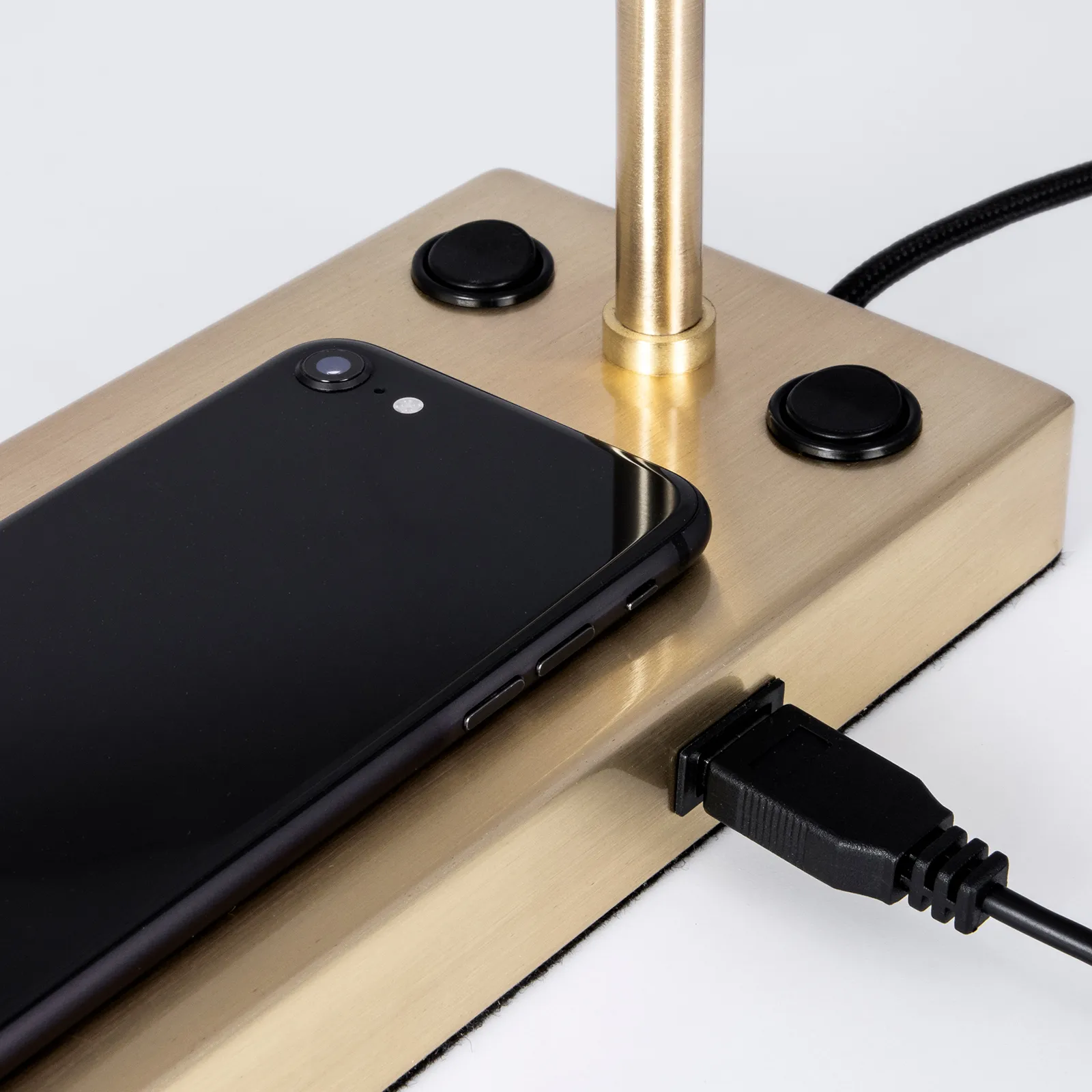 Candeeiro de mesa Ludo, latão escovado Globen Lighting