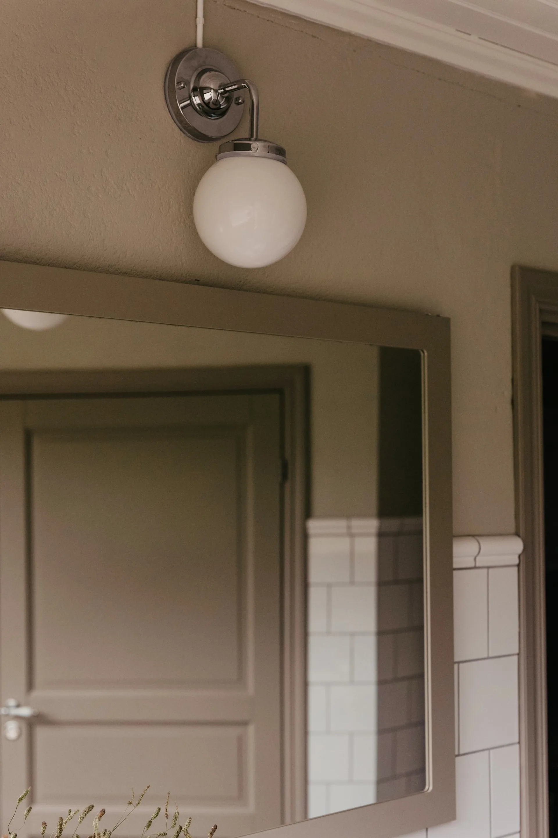 Candeeiro de parede Alley 1 IP44, Cromo-branco Globen Lighting