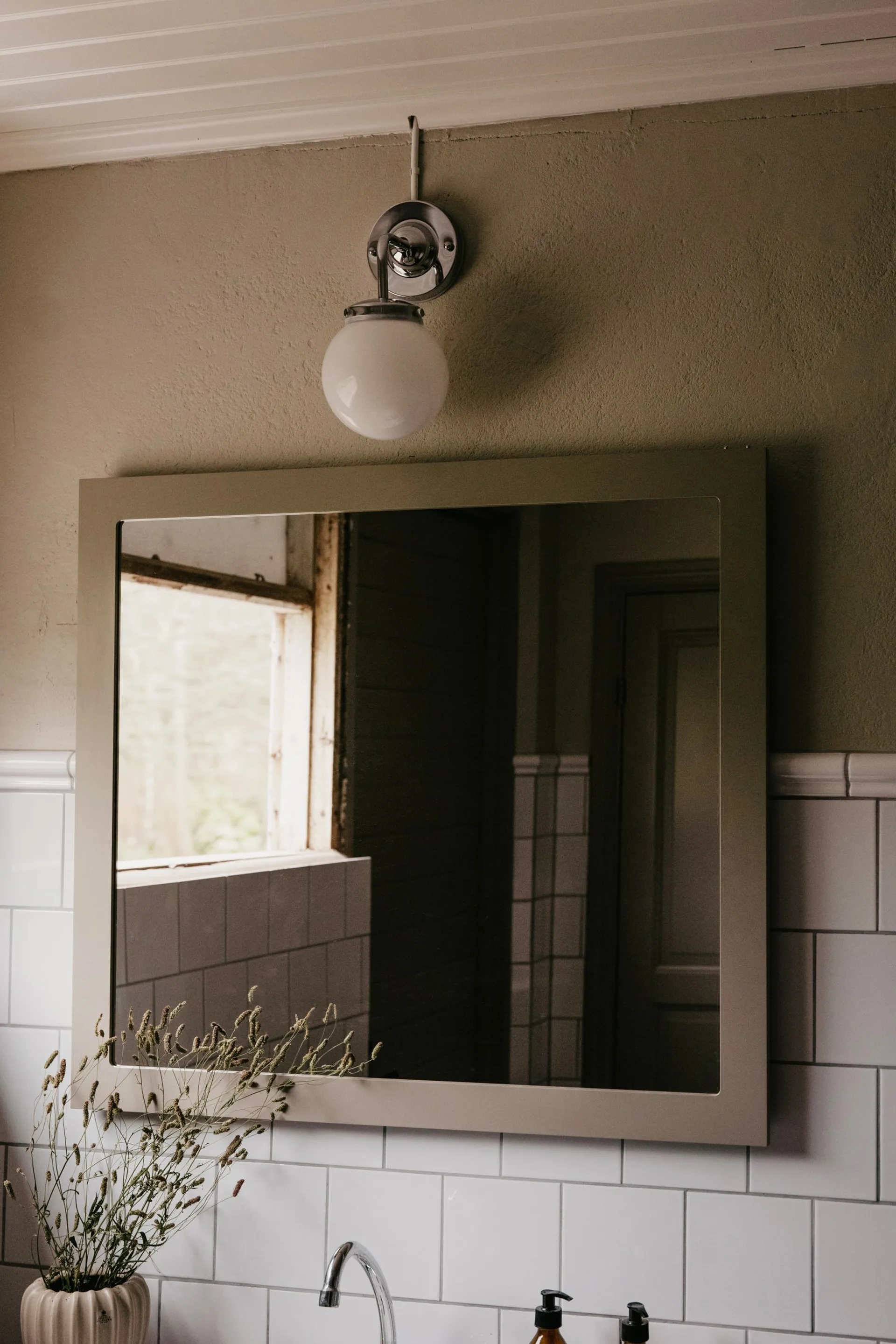 Candeeiro de parede Alley 1 IP44, Cromo-branco Globen Lighting