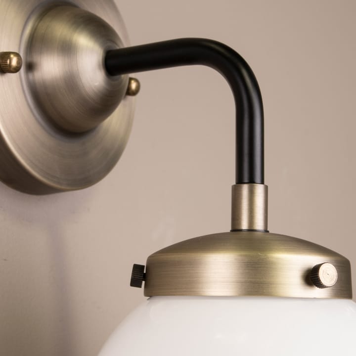 Candeeiro de parede Alley 1 IP44, Latão antigo-branco Globen Lighting