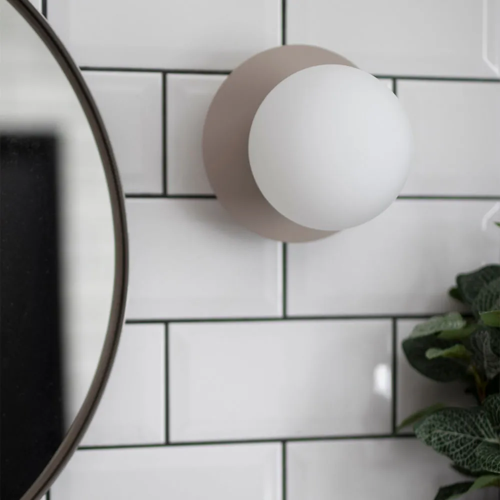 Candeeiro de parede IP44 Art Deco 24, Fumado/latão escovado Globen Lighting