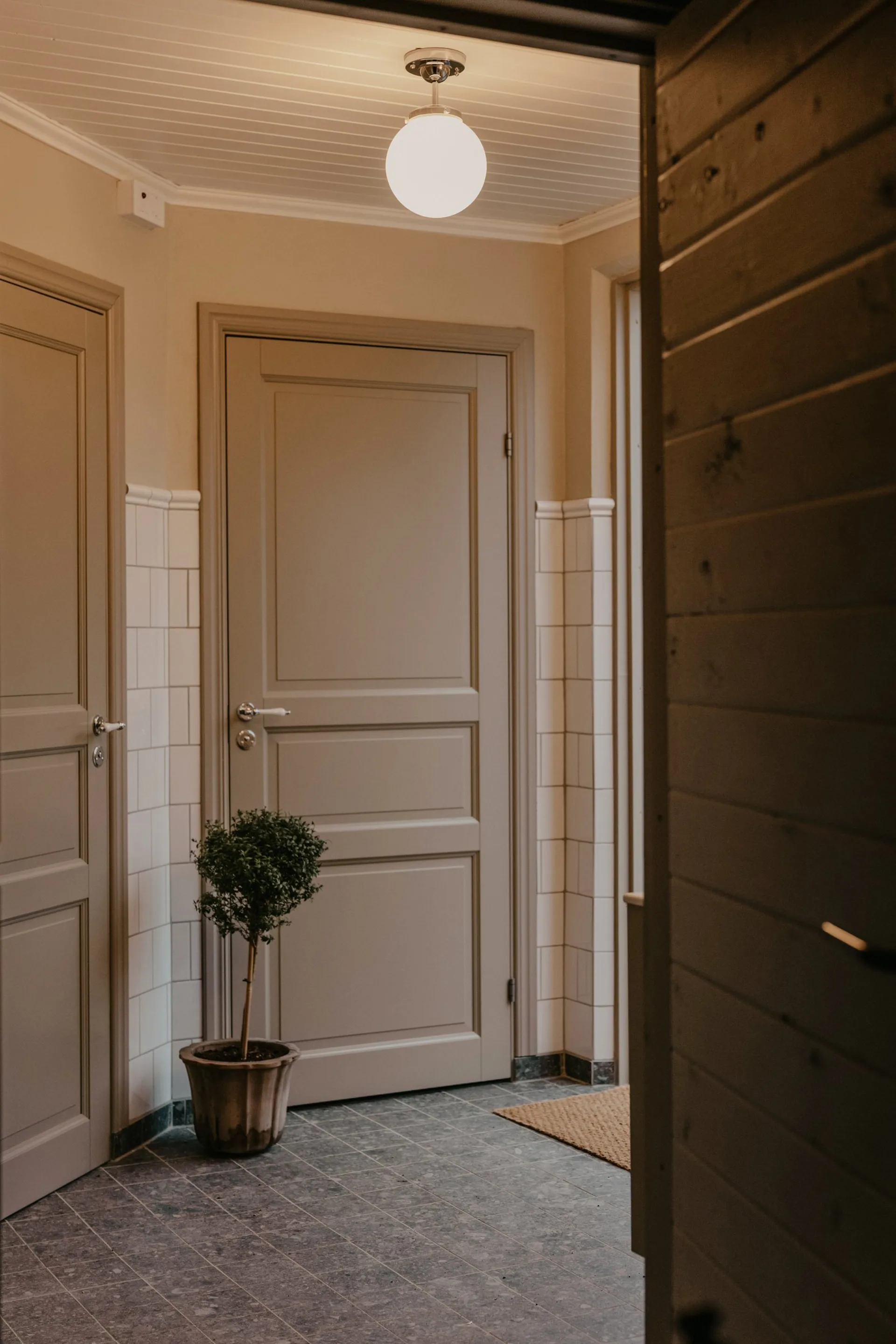 Candeeiro de teto Alley IP44, Cromo Globen Lighting