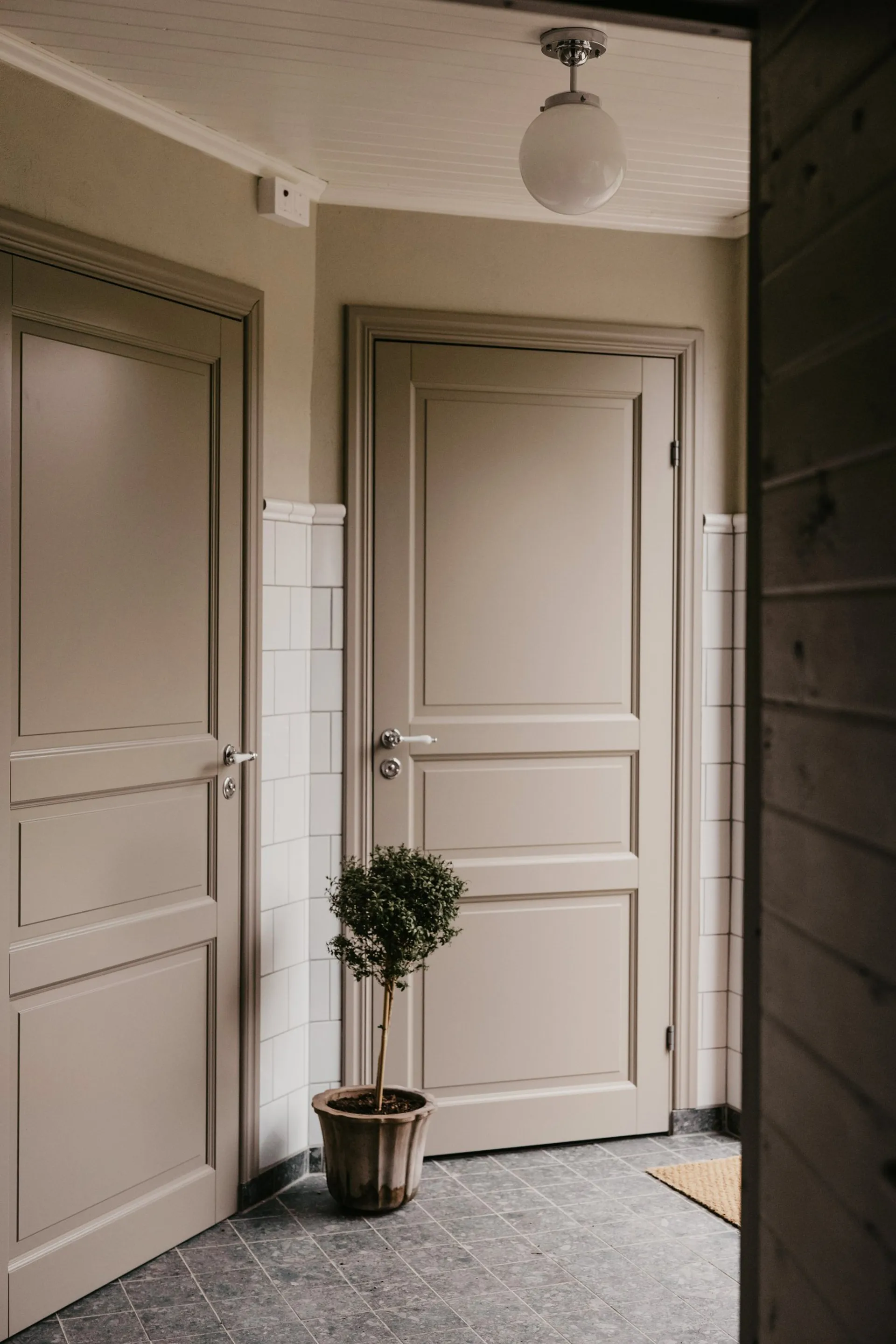 Candeeiro de teto Alley IP44, Cromo Globen Lighting