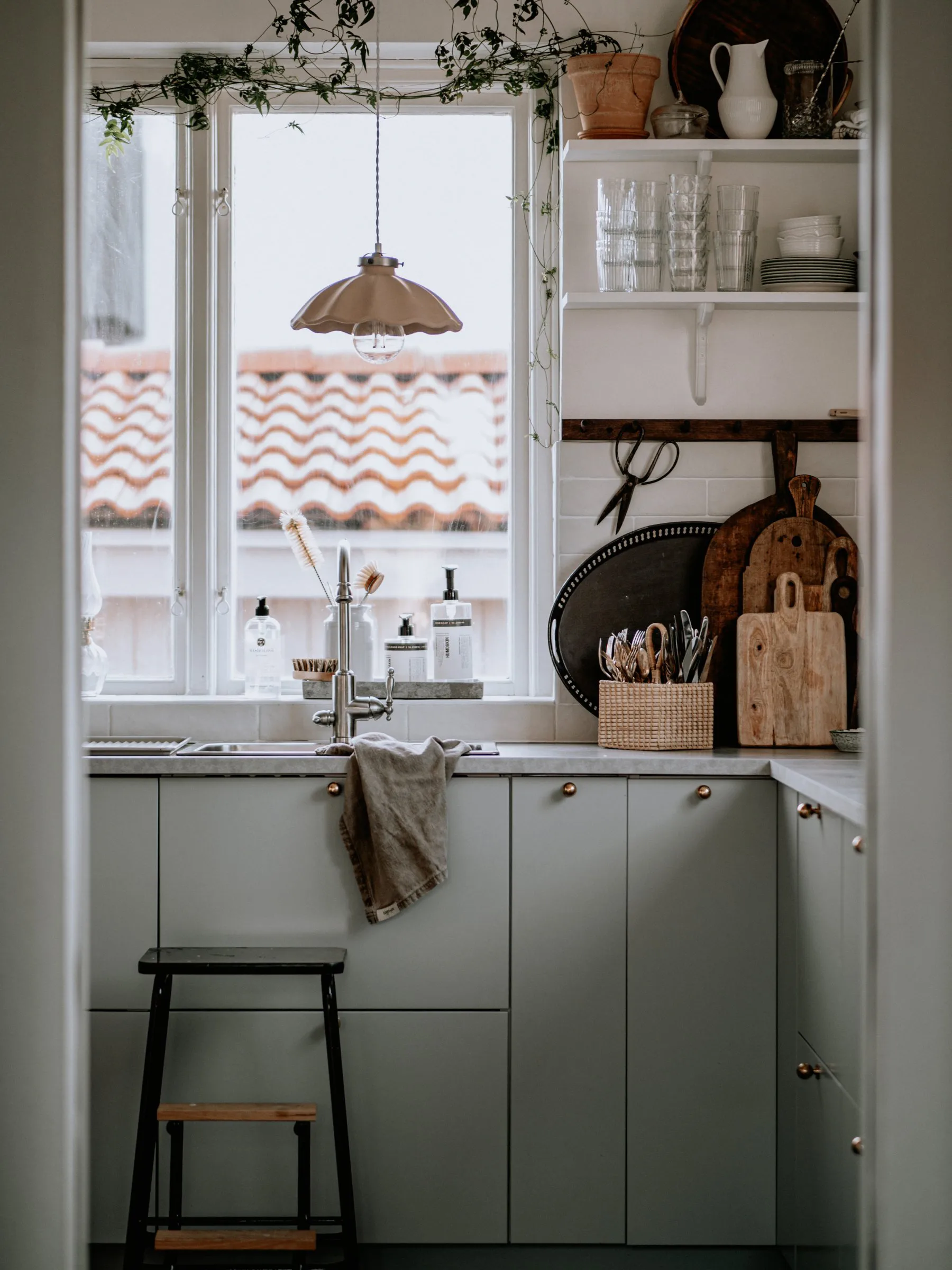 Candeeiro suspenso Alva Ø30 cm, Mud Globen Lighting