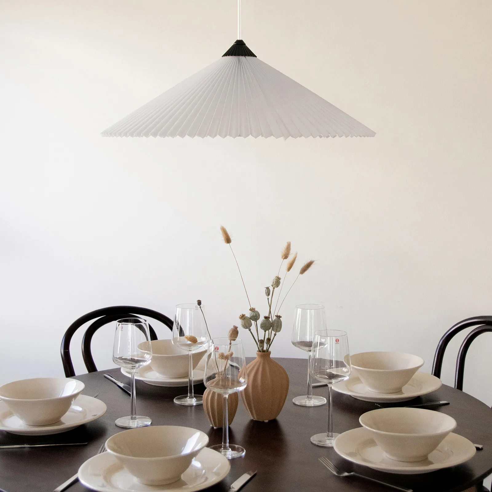 Candeeiro suspenso Matisse, preto e branco Globen Lighting