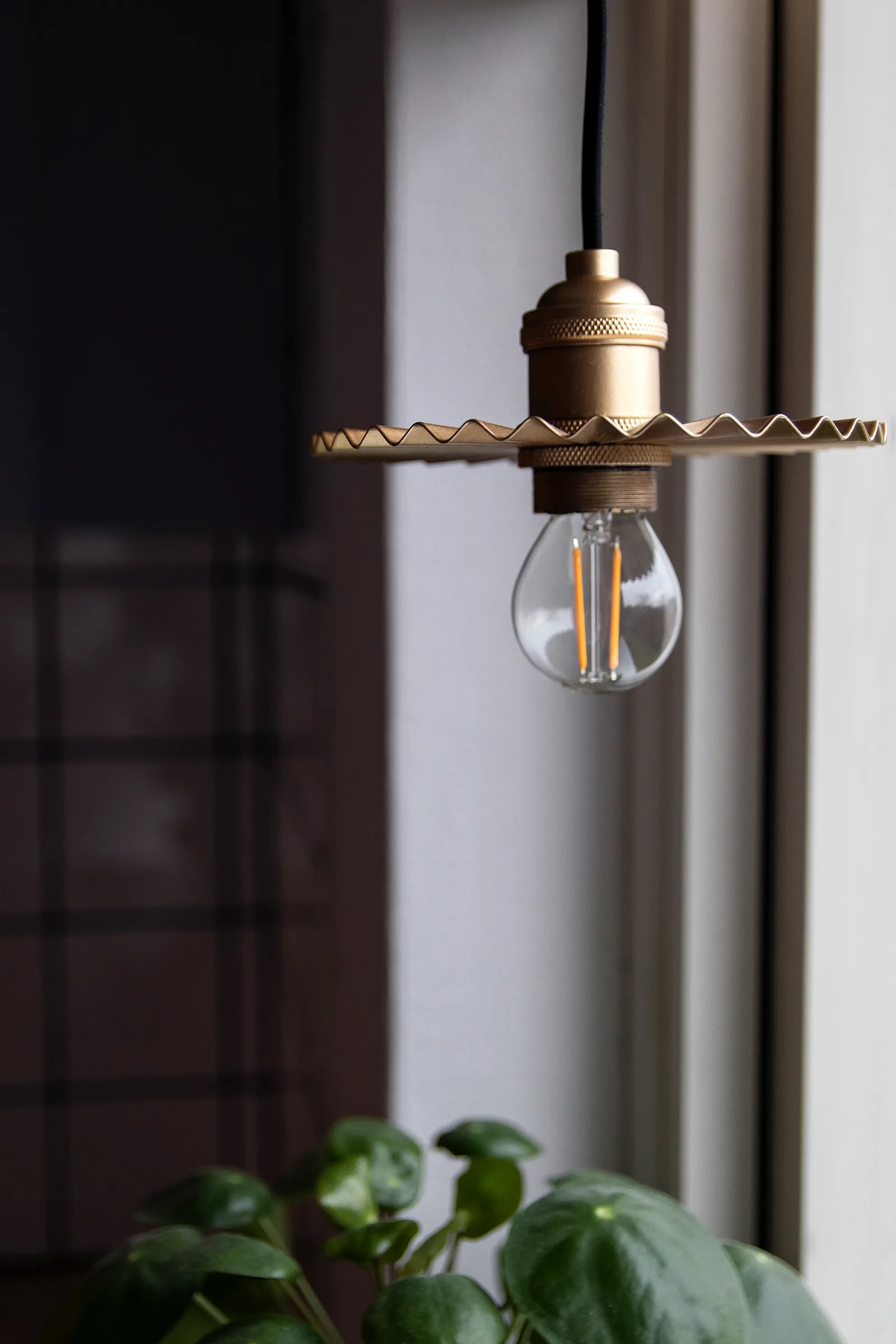 Candeeiro suspenso Omega Ø15 cm, Dourado Globen Lighting