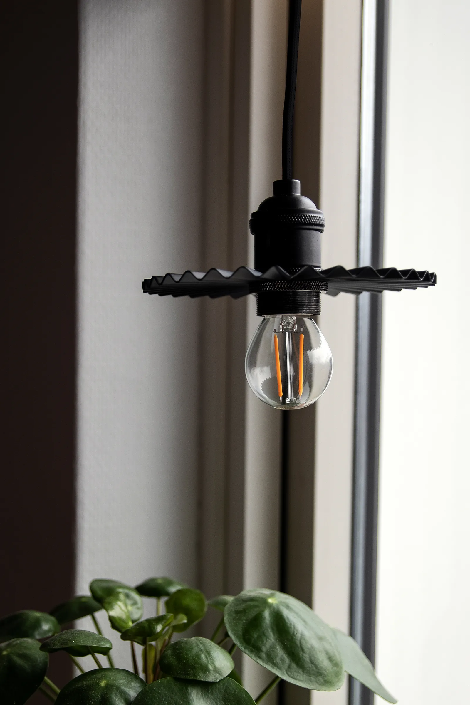 Candeeiro suspenso Omega Ø15 cm, Preto Globen Lighting