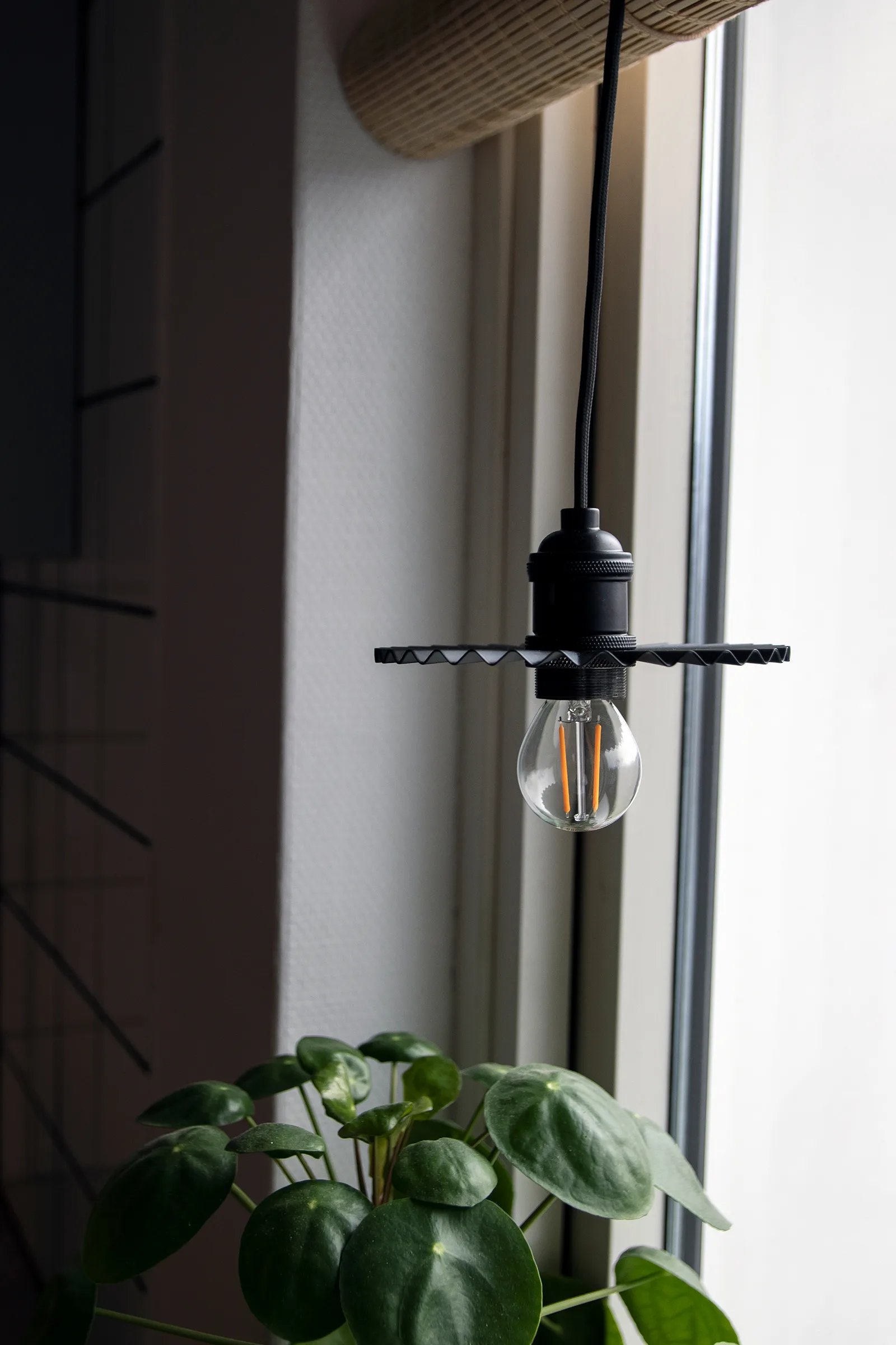 Candeeiro suspenso Omega Ø15 cm, Preto Globen Lighting