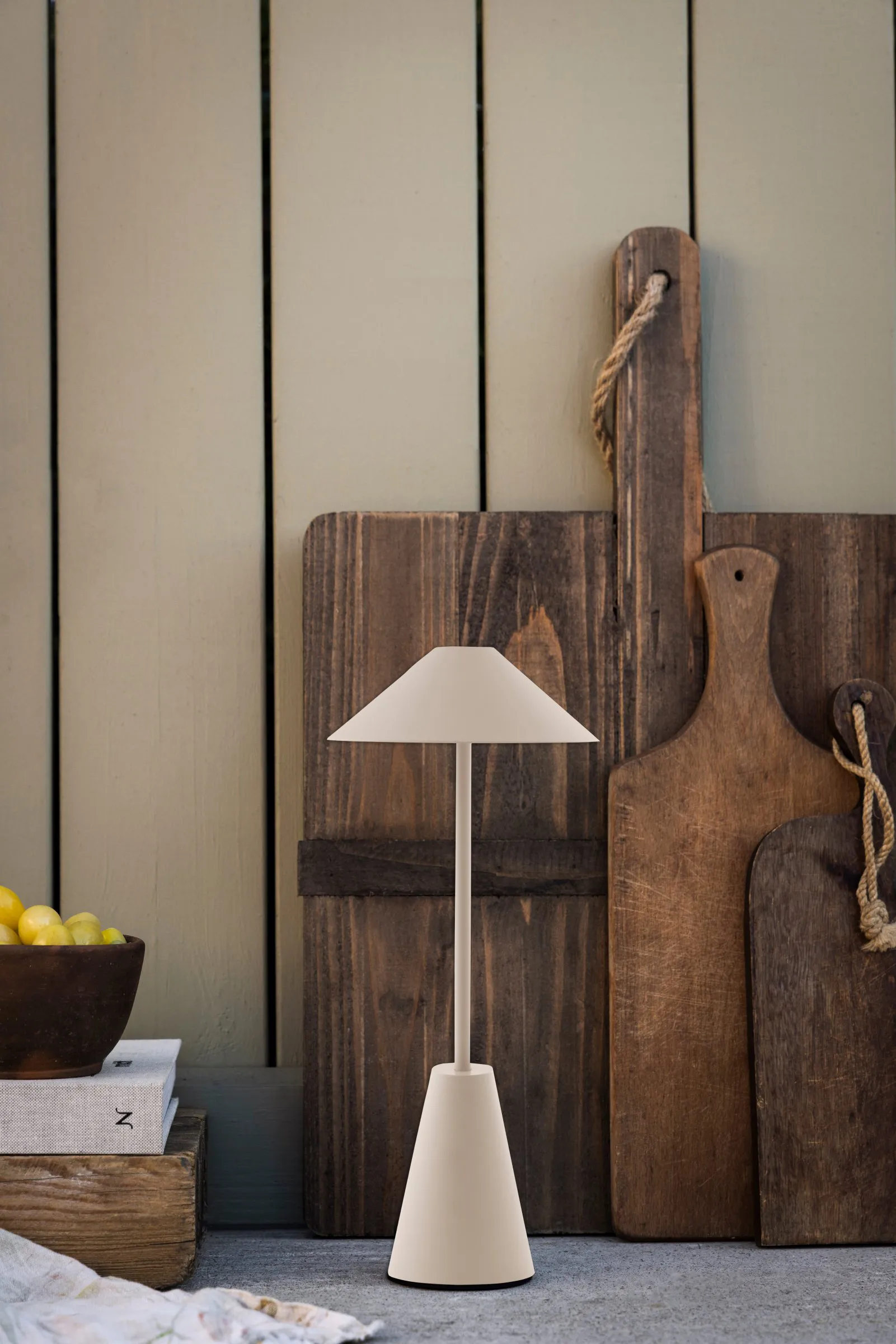 Cannes 32 candeeiro de mesa portátil, Lama Globen Lighting